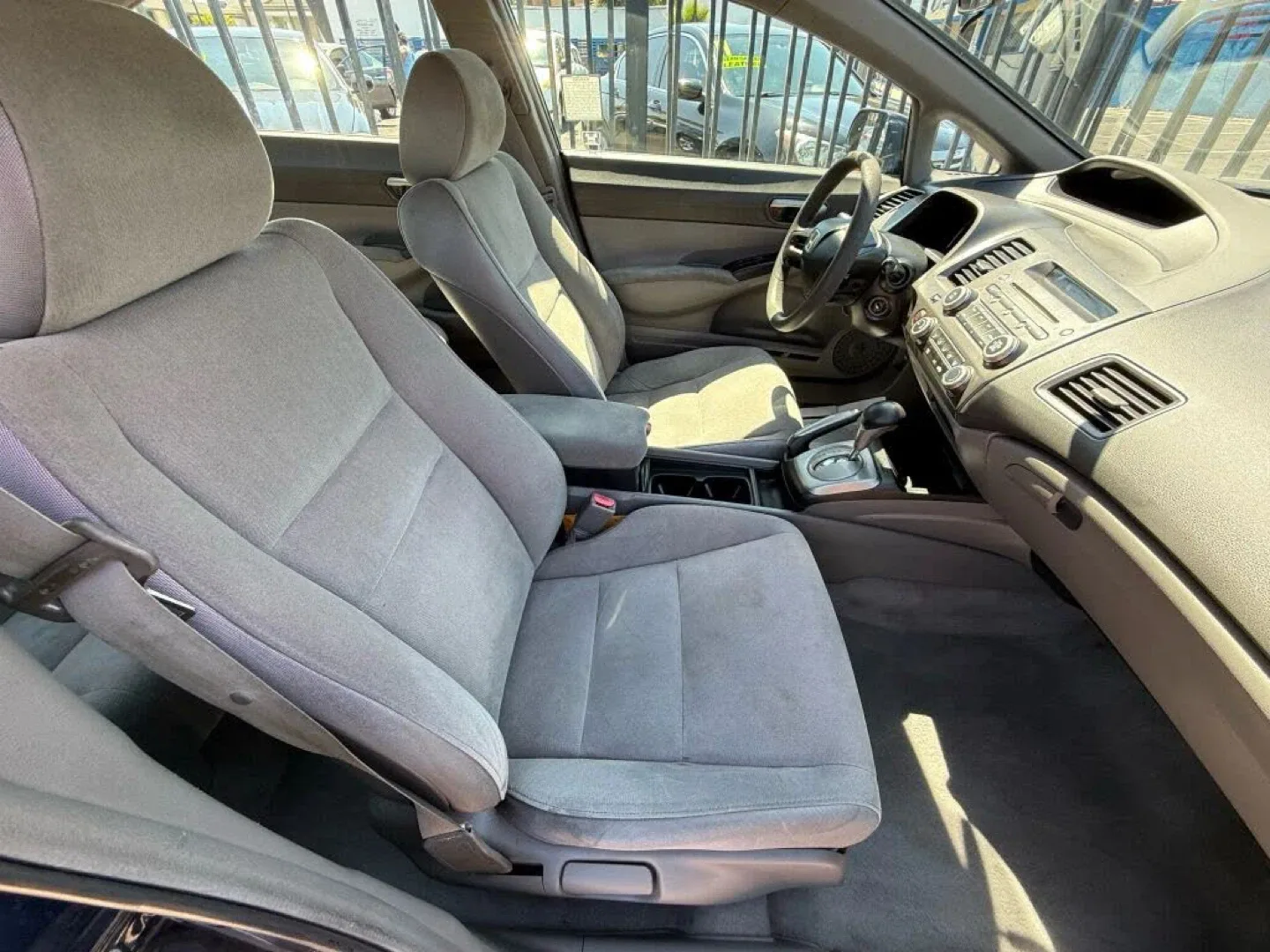 Honda Civic - Blue Sedan image indicator(4)