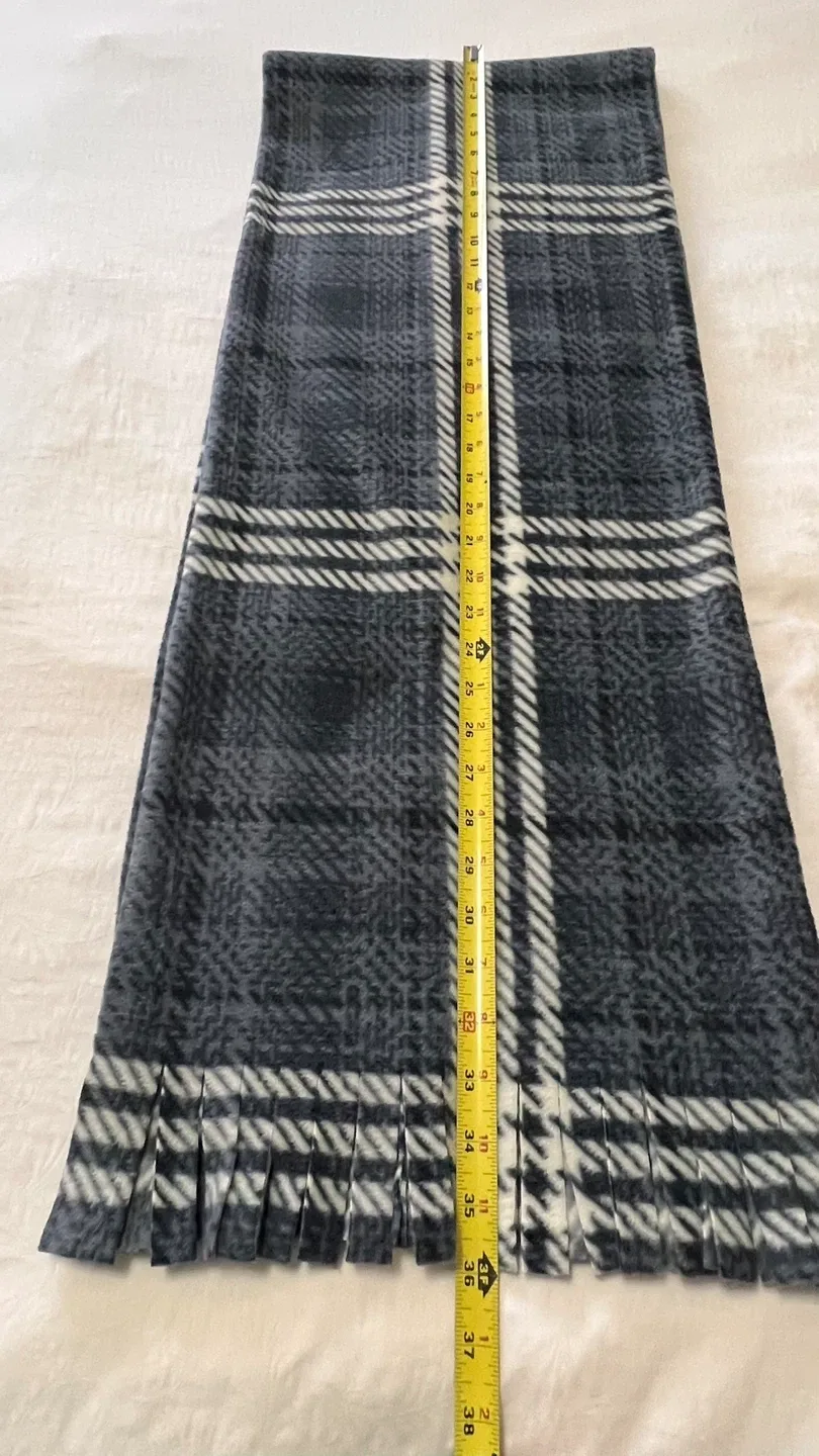 Gray Plaid Unisex Microfleece Winter Scarf - New image indicator(3)