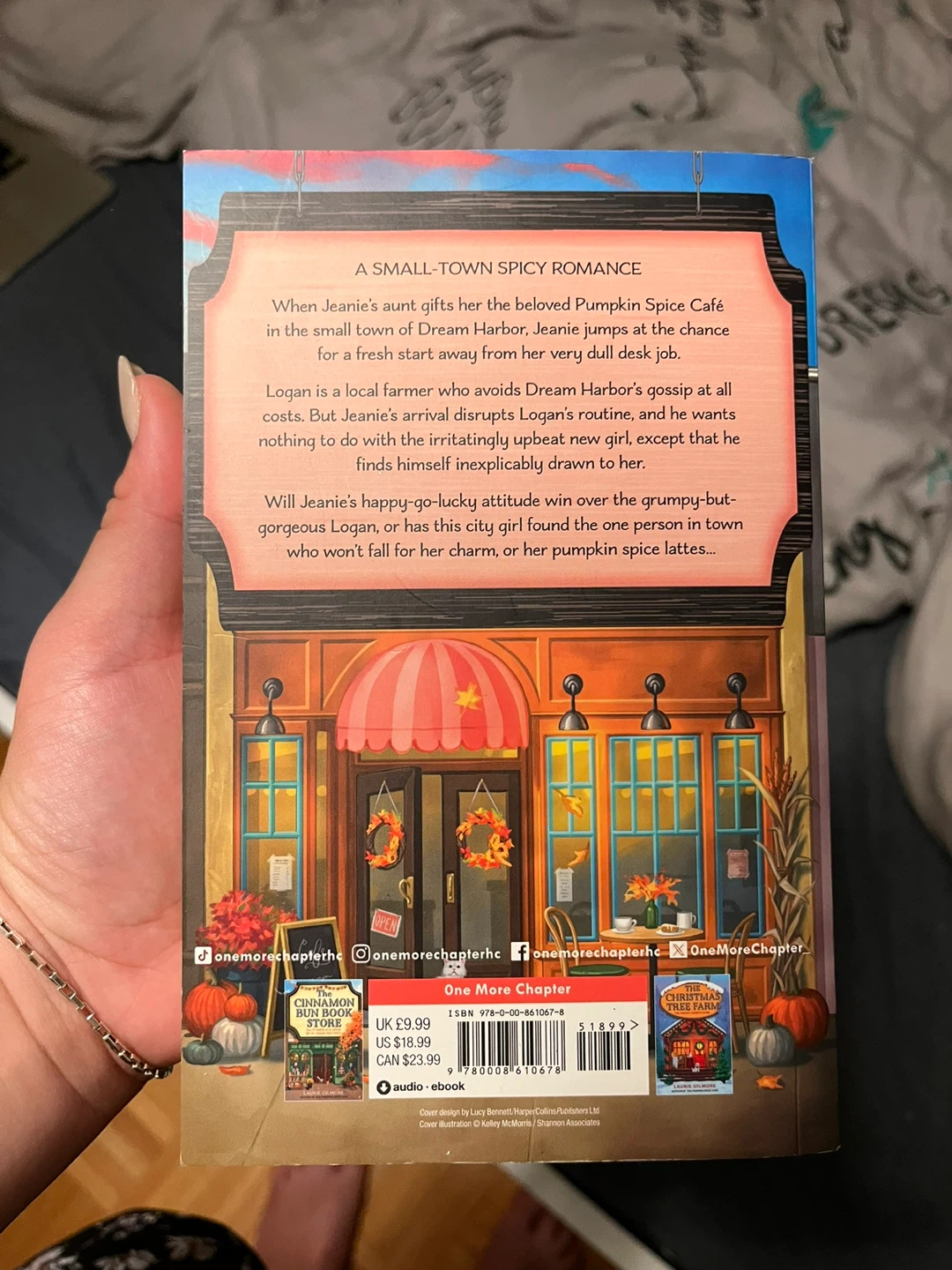 The Pumpkin Spice Cafe by Laurie Gilmore - photo 2