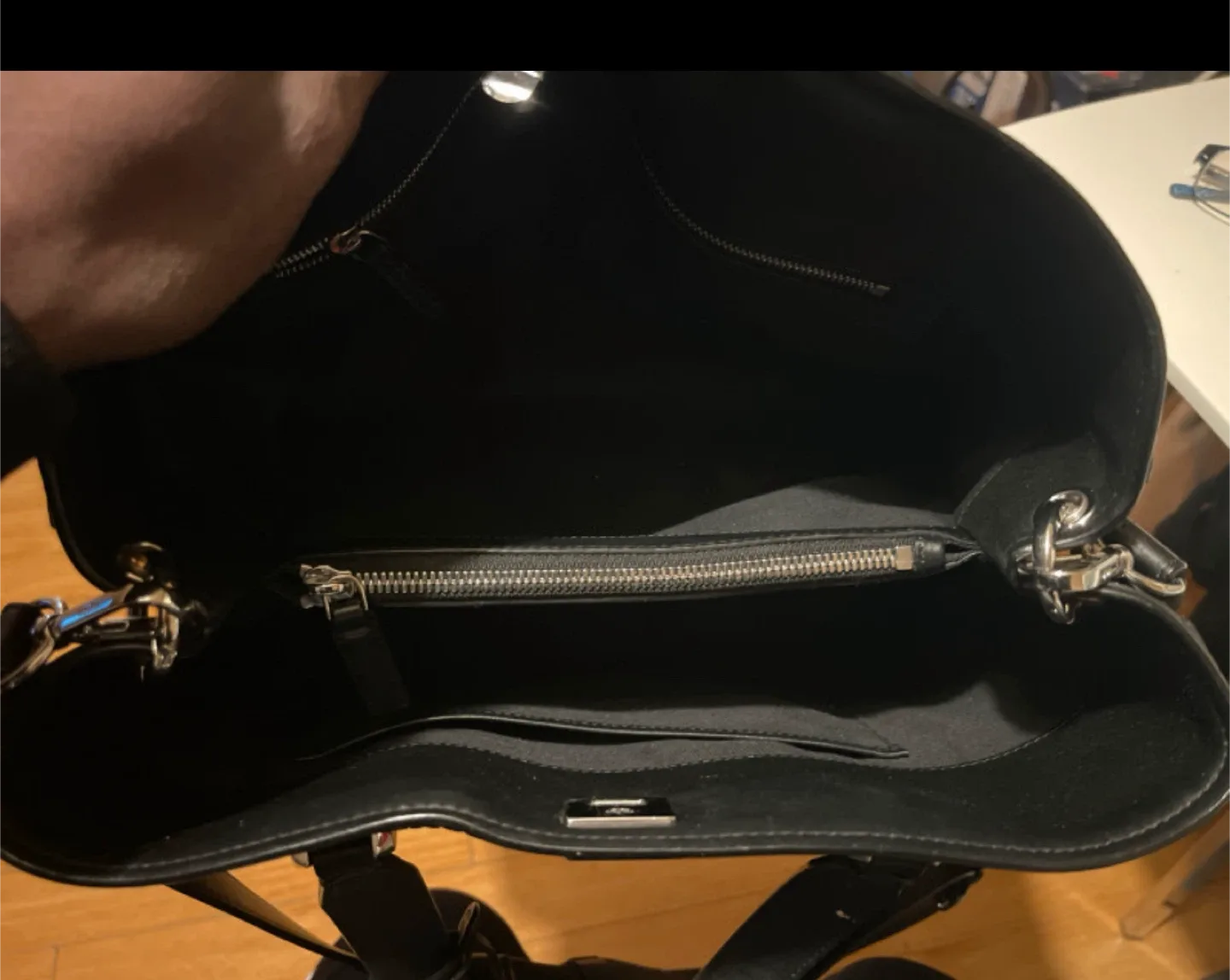 MCM Black Tote Bag image indicator(3)