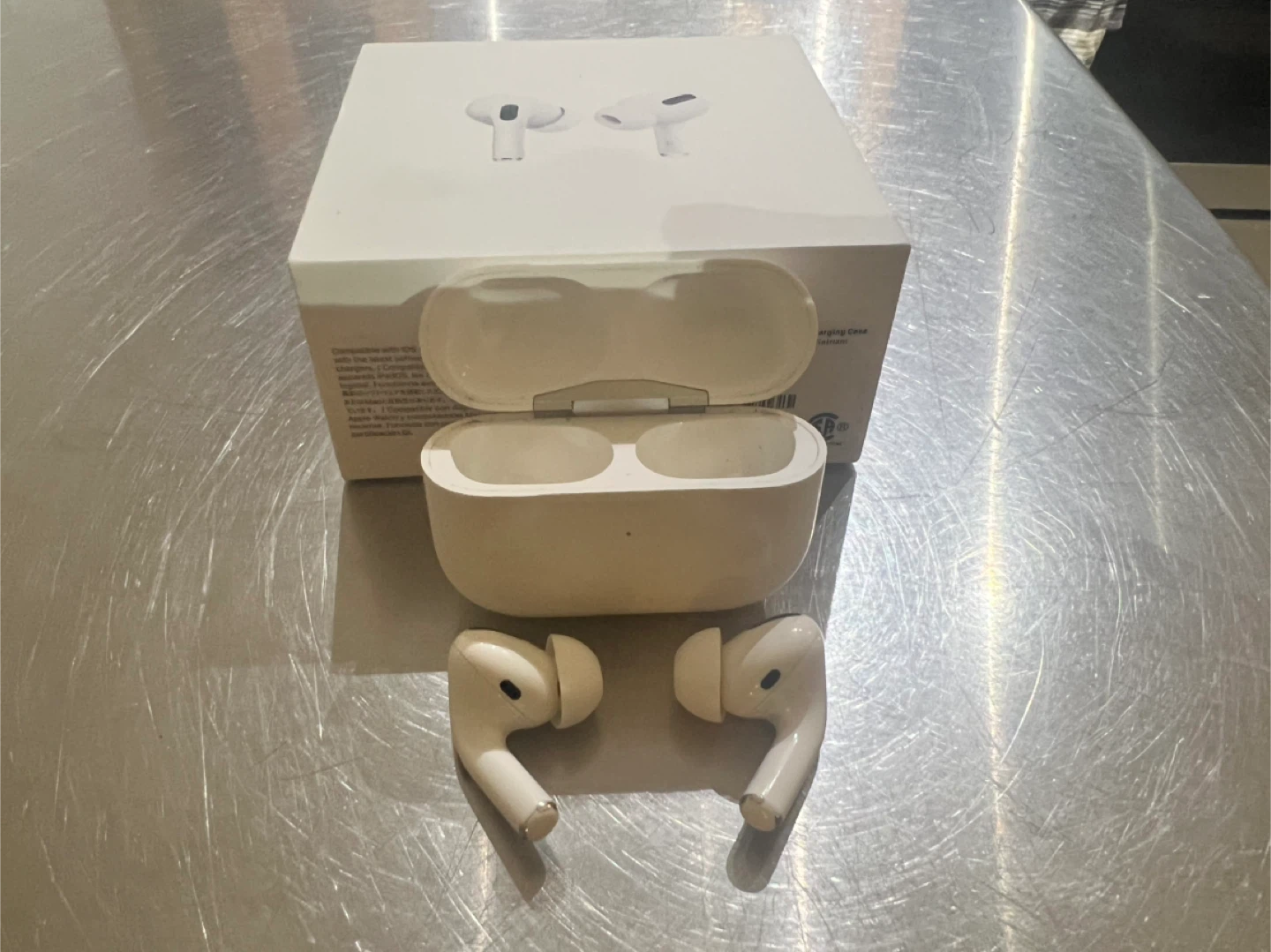 Apple AirPods Pro 2nd Gen with MagSafe Case - photo 3