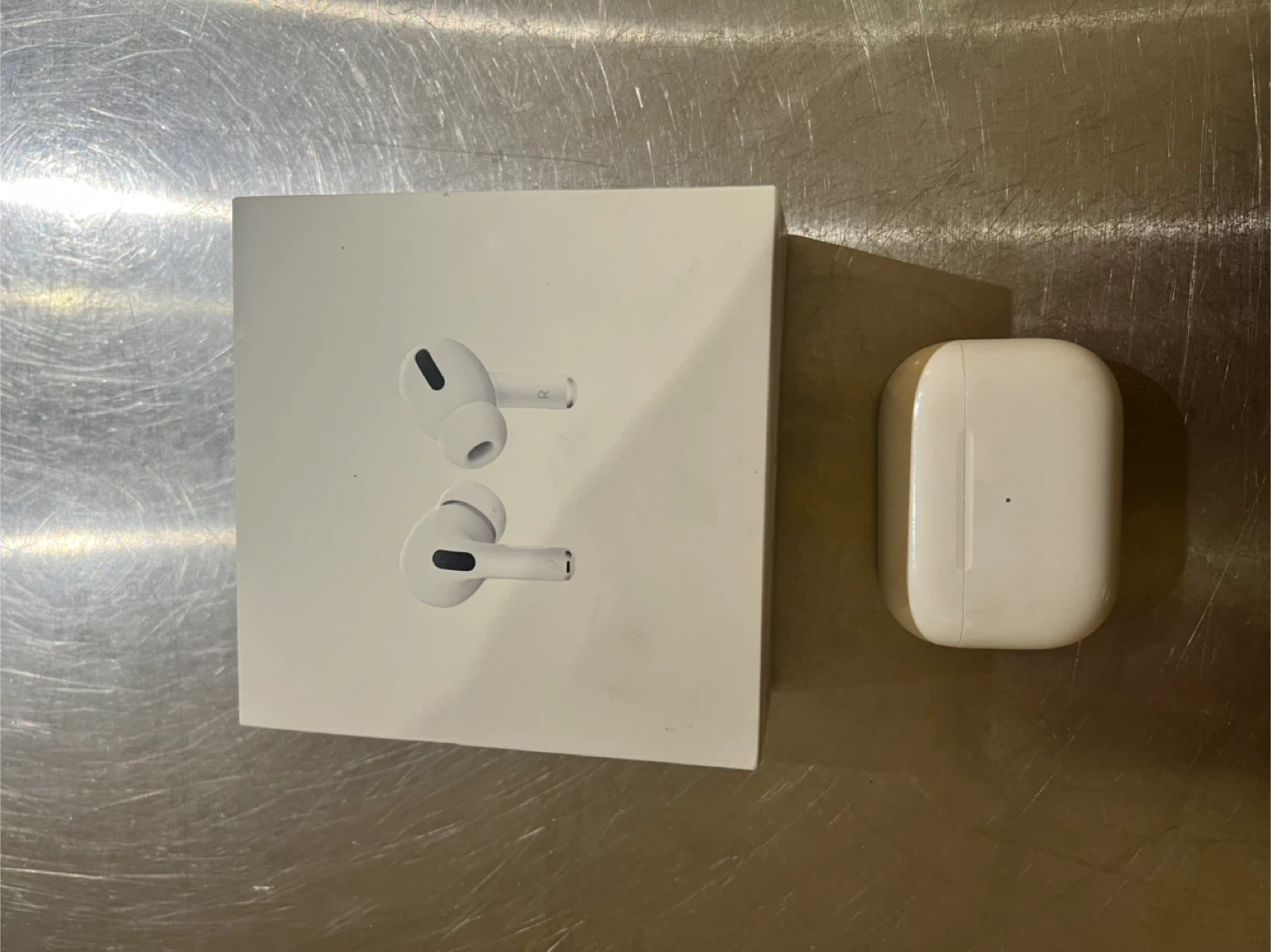 Apple AirPods Pro 2nd Gen with MagSafe Case - photo 2