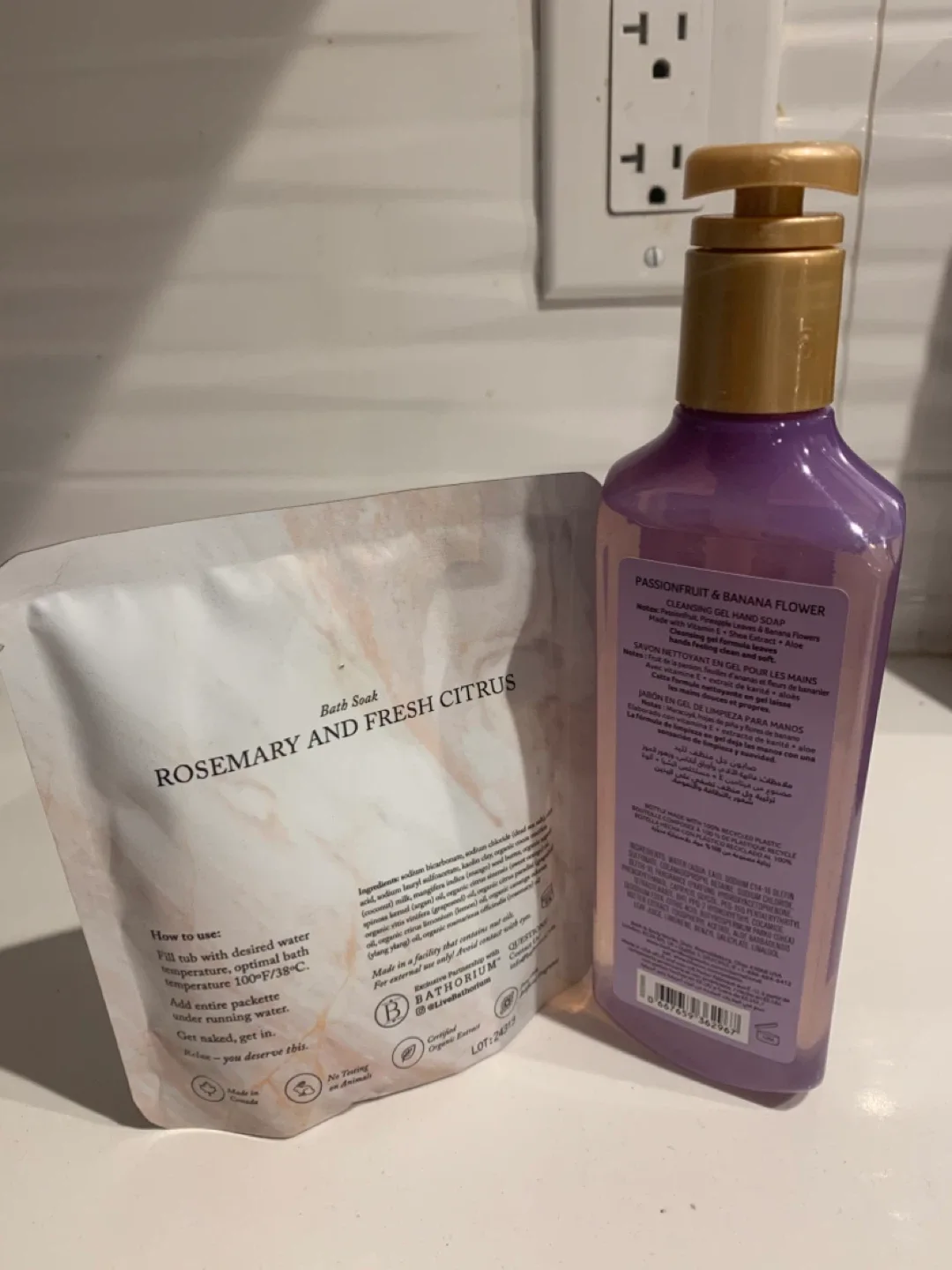 The Ritz-Carlton Bath Soak & Passionfruit Hand Soap image indicator(2)