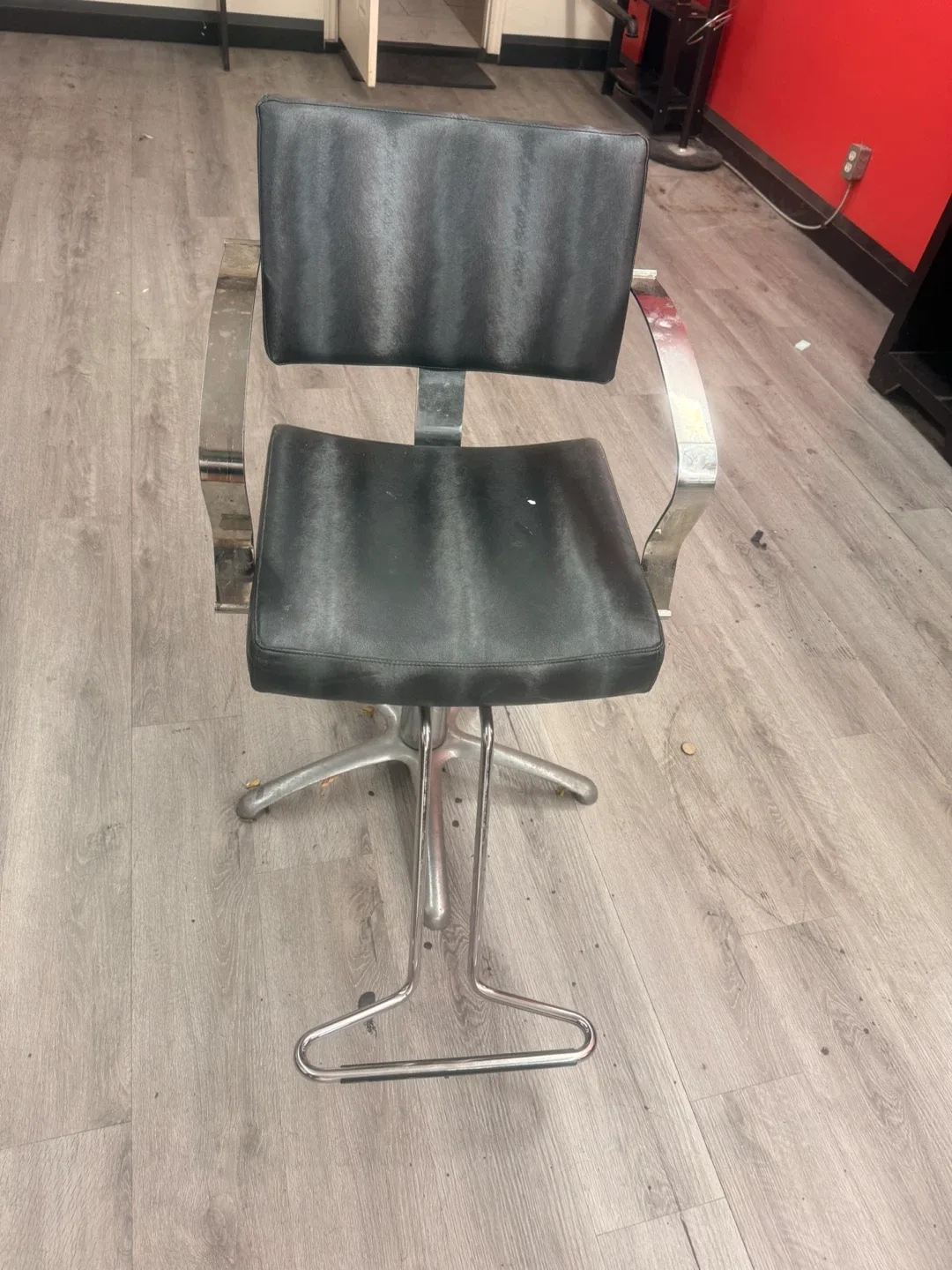 Black Salon Styling Chair image indicator(2)