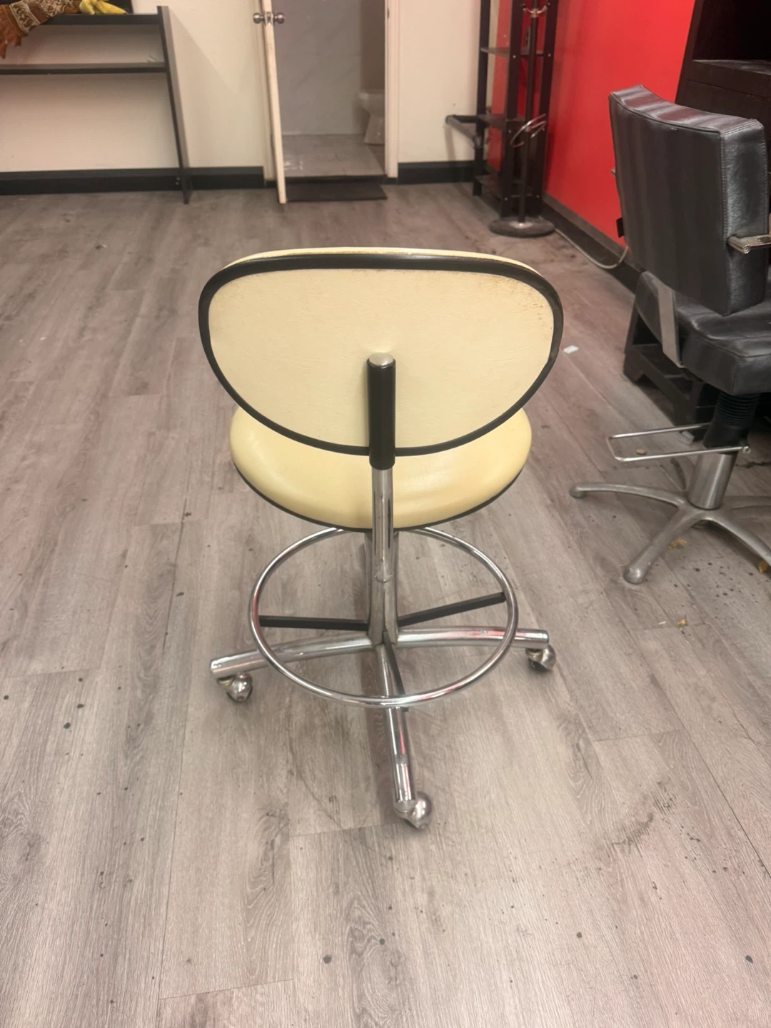 Adjustable Height Swivel Stool - photo 3