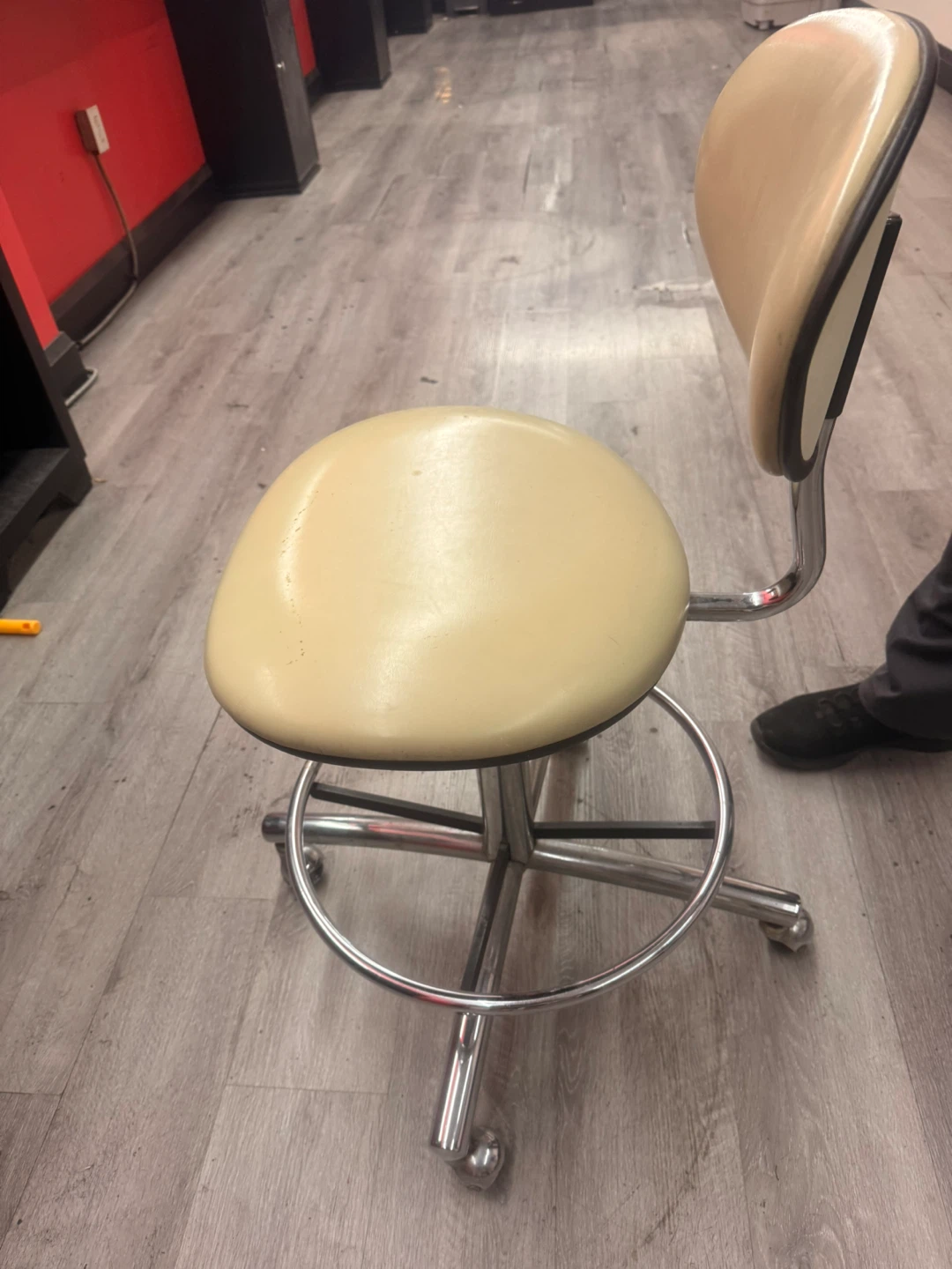 Adjustable Height Swivel Stool - photo 2