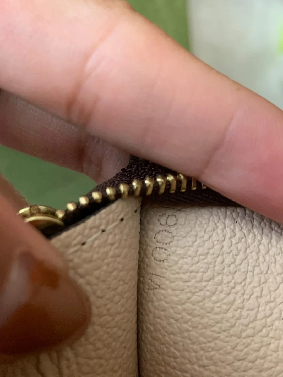 Louis Vuitton Toiletry 17 image indicator(5)