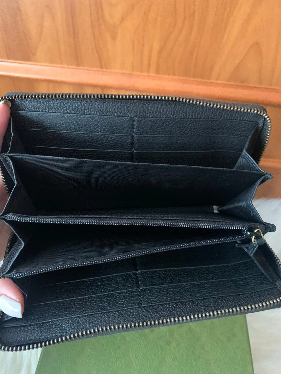 Gucci Black Leather Zip Around Wallet - photo 2