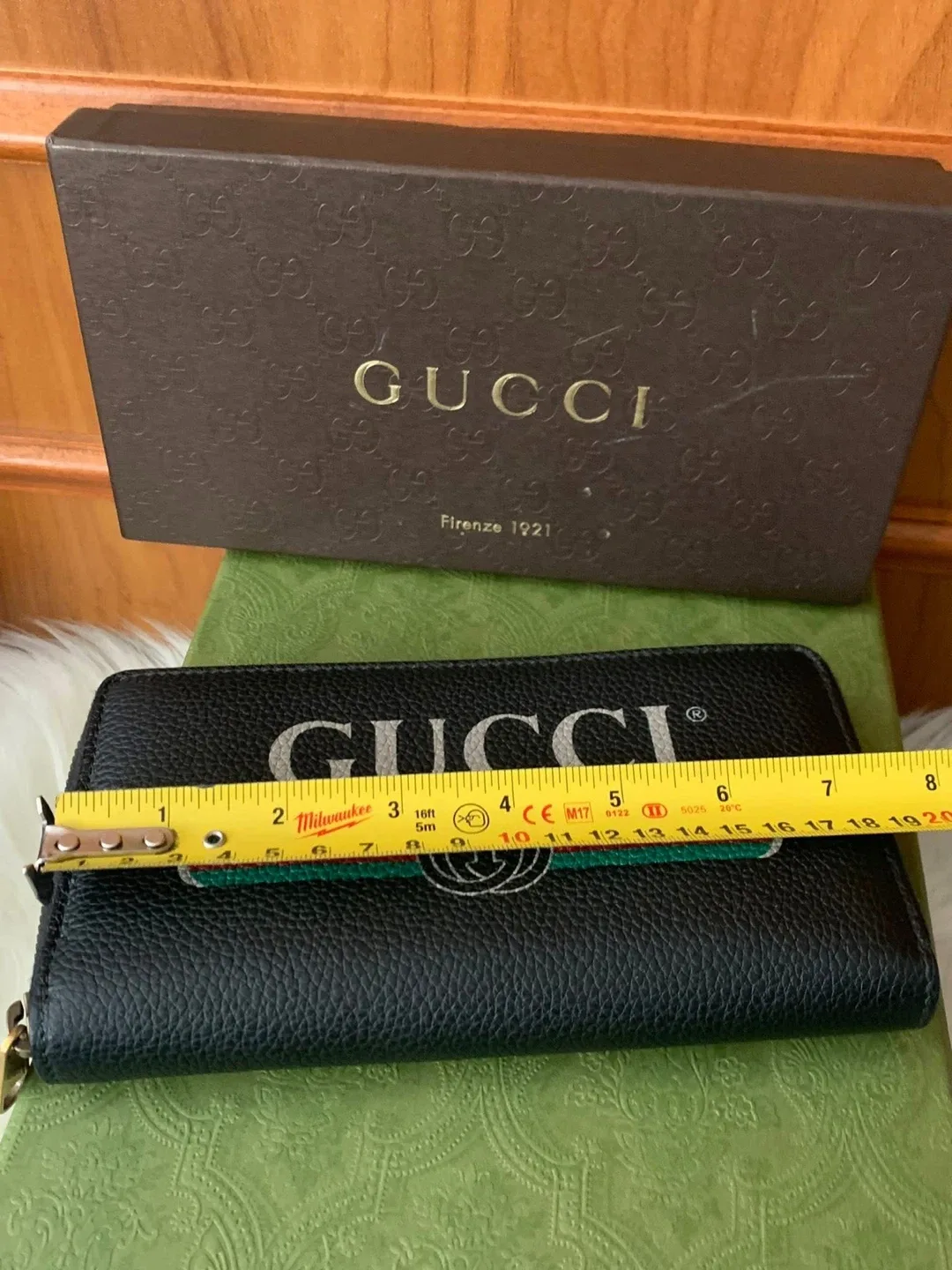 Gucci Black Leather Zip Around Wallet image indicator(7)