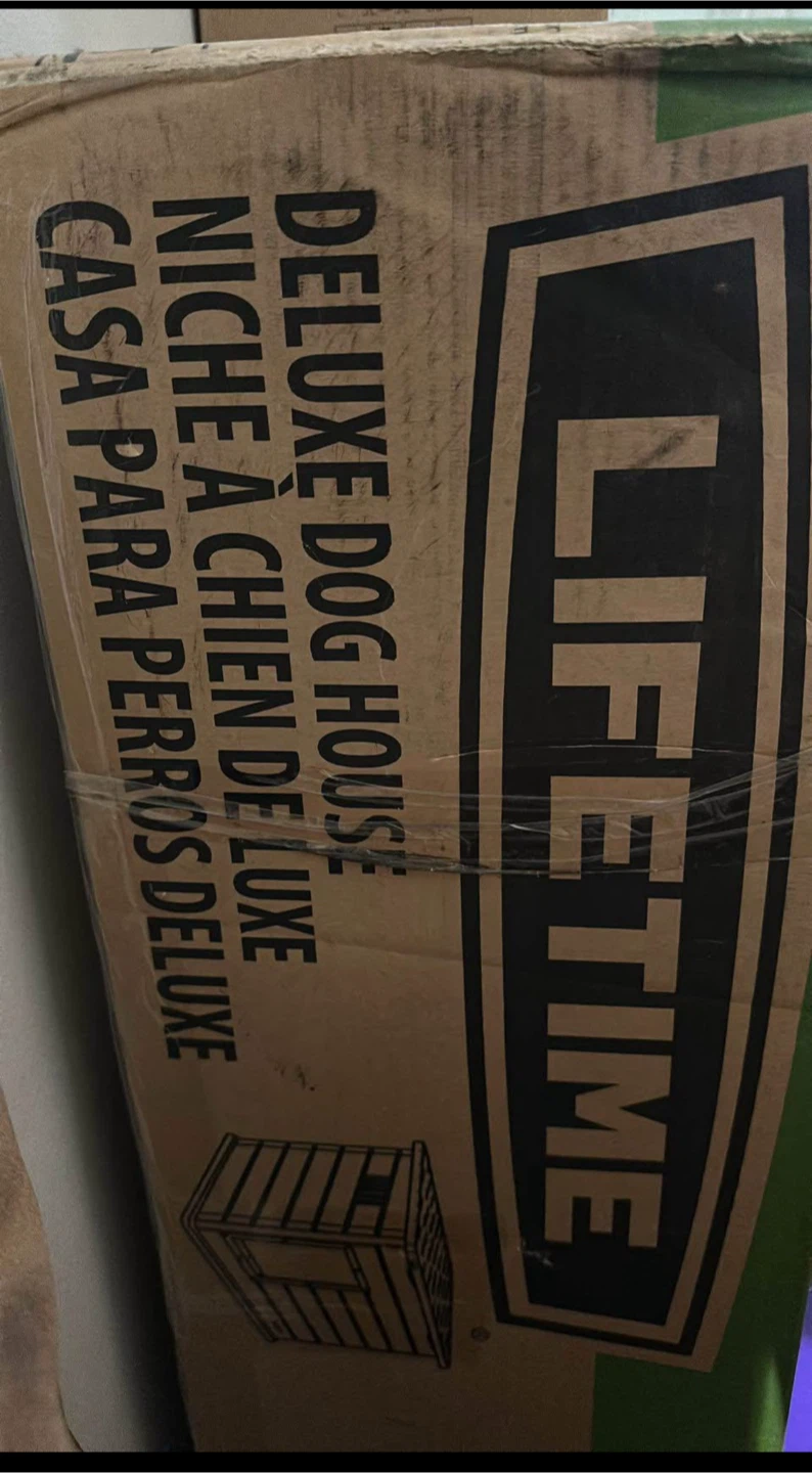 Lifetime Deluxe Dog House