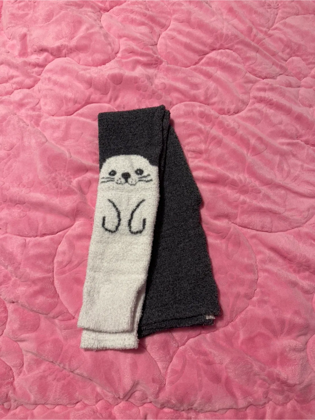 Garage Seal Fuzzy Leggings - XS/S image indicator(2)