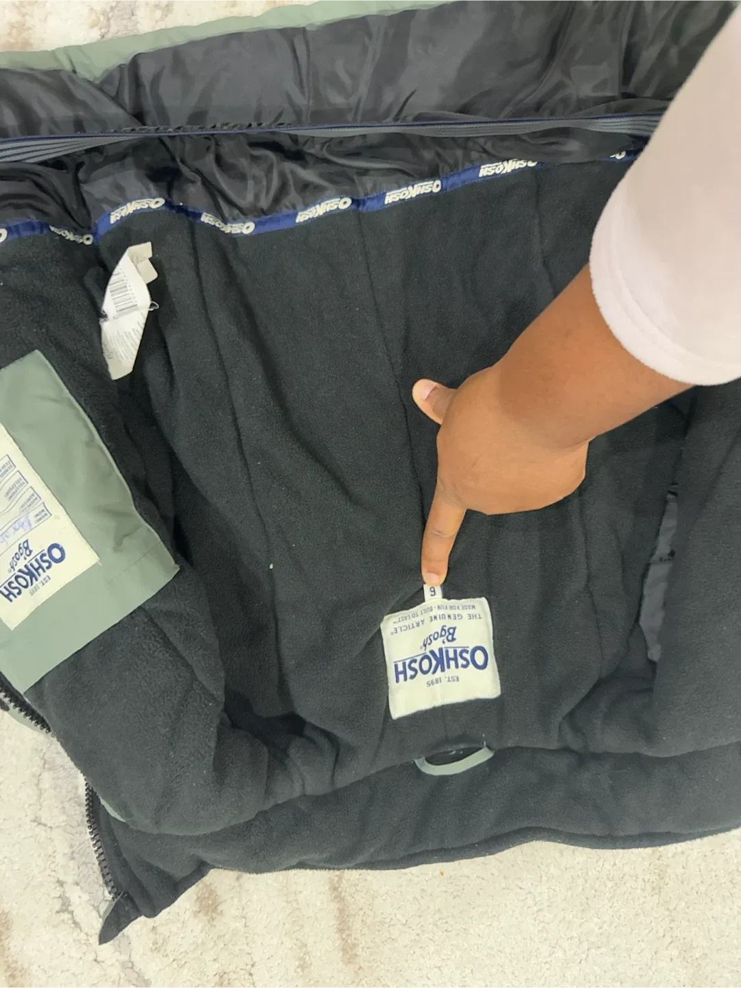 OshKosh Kids Winter Jacket - Size 5 image indicator(3)