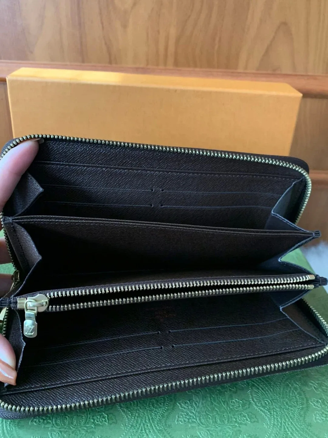 Louis Vuitton Damier Ebene Zippy Wallet image indicator(7)