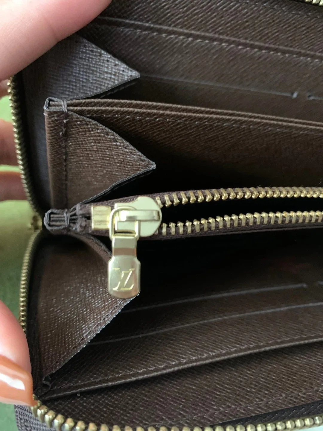 Louis Vuitton Damier Ebene Zippy Wallet image indicator(8)