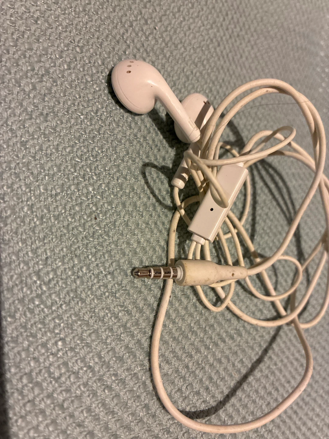 #freecycle White Wired Earbuds - photo 2