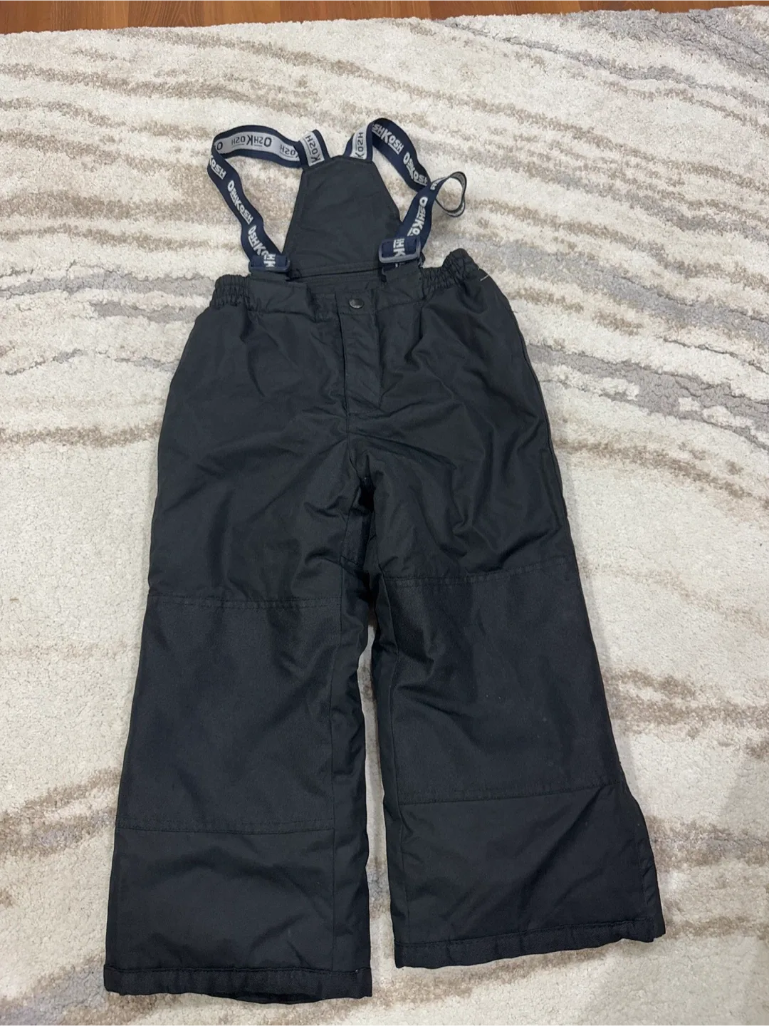 OshKosh B'gosh Black Snow Pants - Size 5 thumbnail