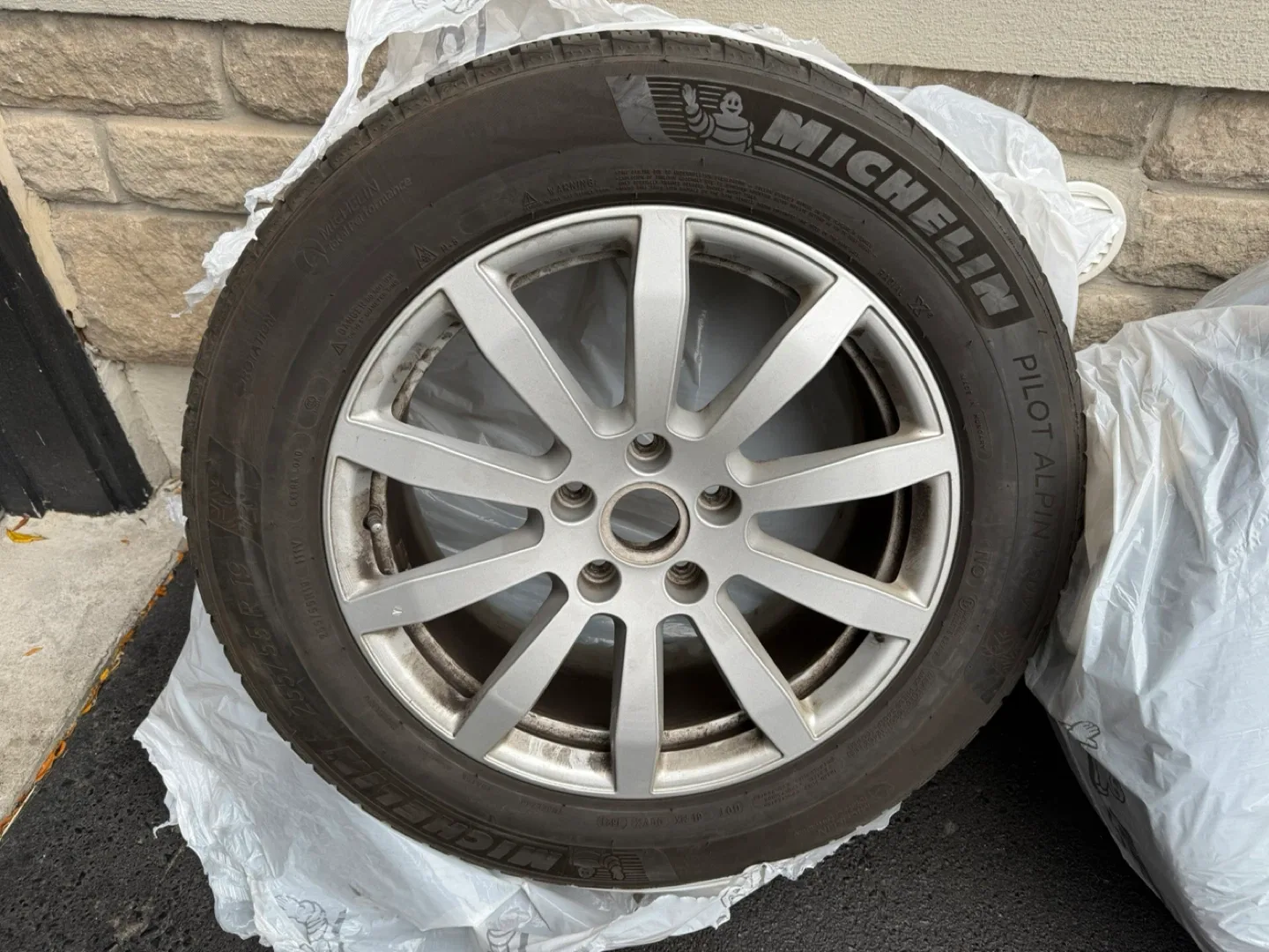 Porsche Cayenne OEM winter wheel/tires image indicator(5)