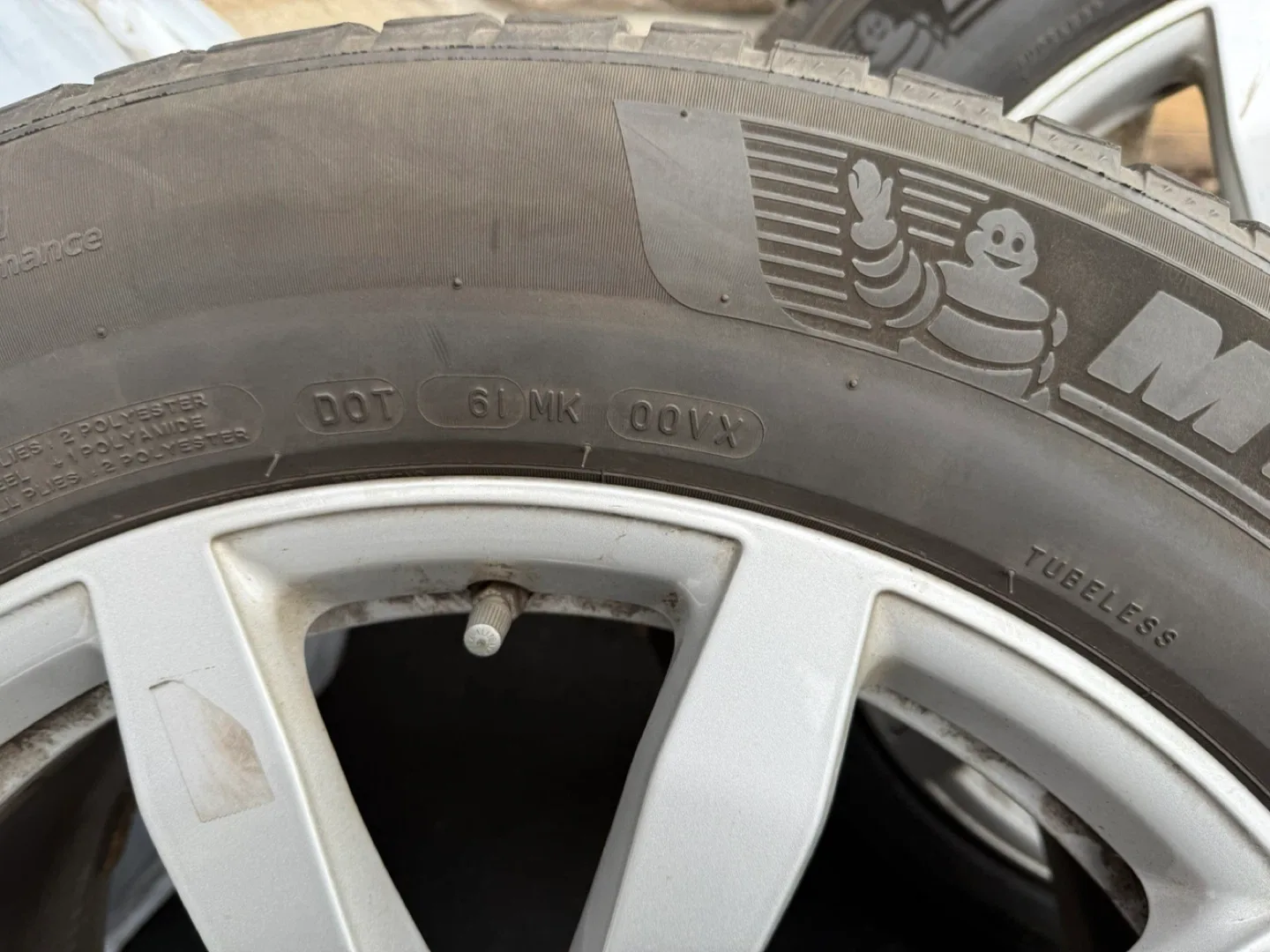 Porsche Cayenne OEM winter wheel/tires image indicator(2)