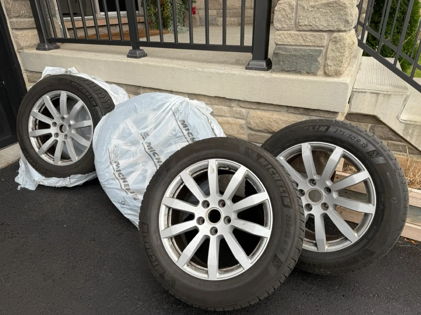 Porsche Cayenne OEM winter wheel/tires image indicator(3)