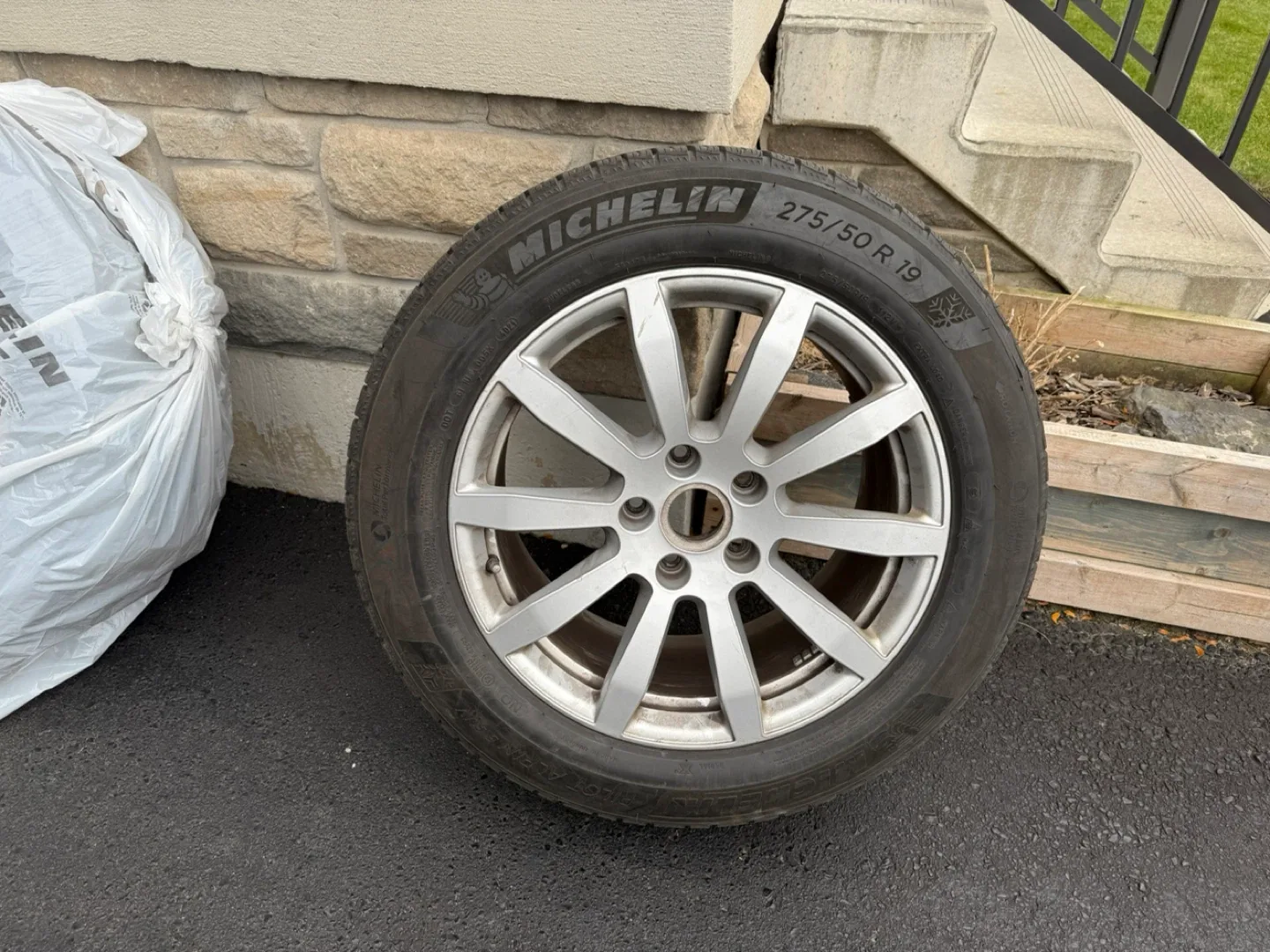 Porsche Cayenne OEM winter wheel/tires image indicator(4)