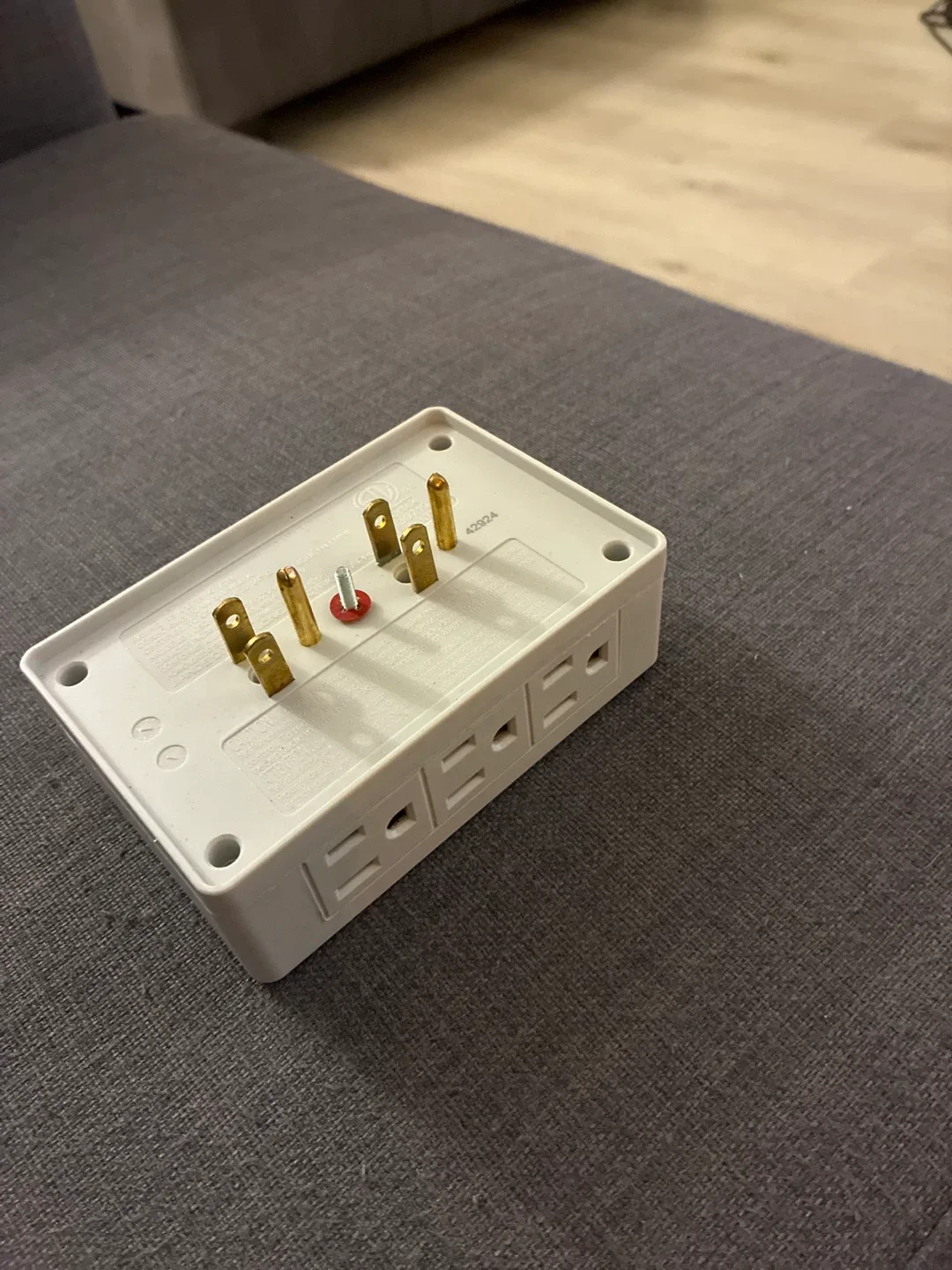 Certified Wall Tap - 6 Outlets image indicator(2)