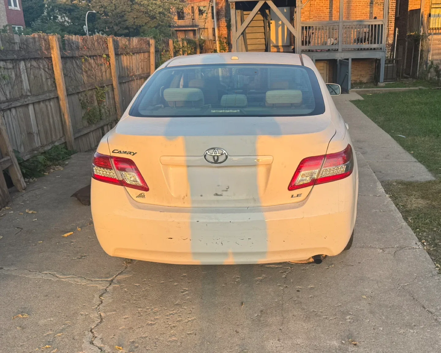 2011Toyota Camry LE Sedan - White image indicator(3)