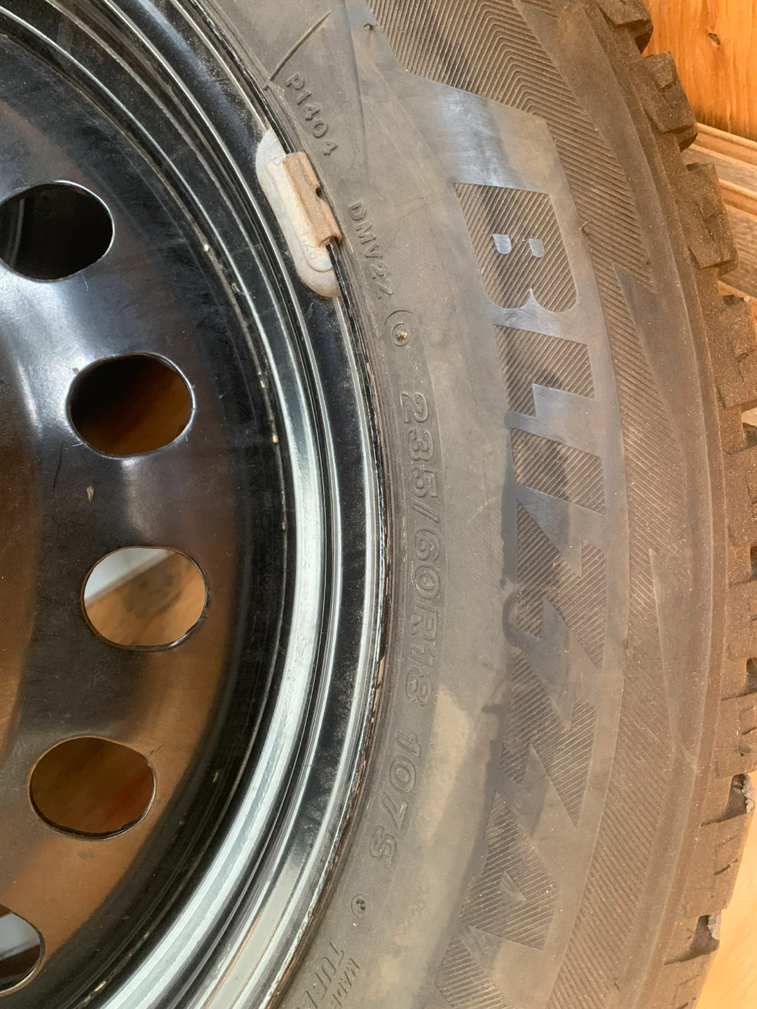 Bridgestone Blizzak DM-V2 235/60R18 Winter Tires - photo 2