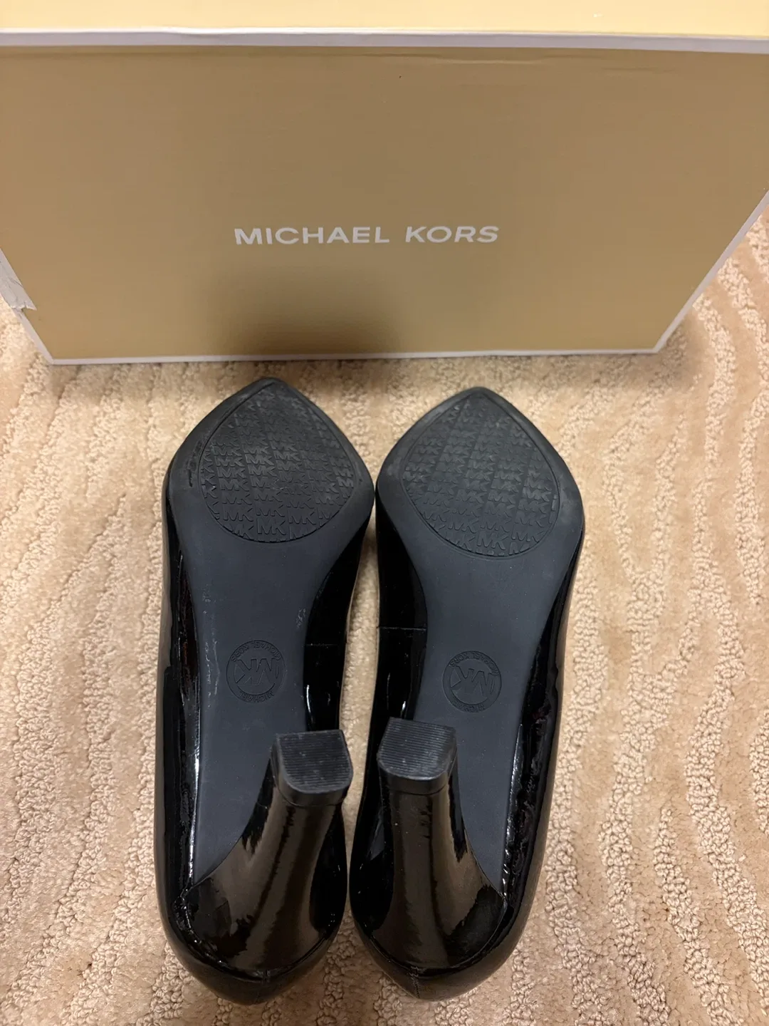 Michael Kors Heels - like new 6.5 image indicator(8)