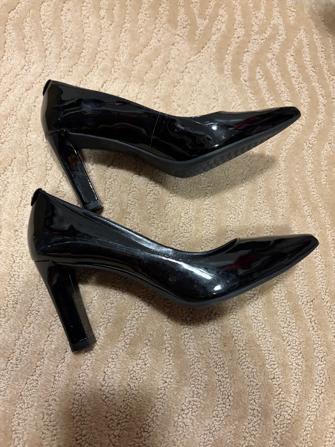 Michael Kors Heels - like new 6.5 image indicator(10)