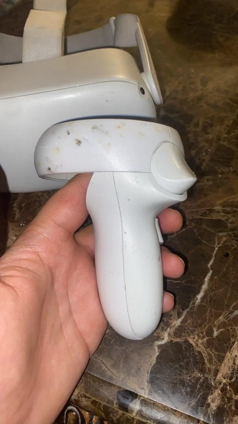 Meta Quest 2 VR Headset image indicator(2)