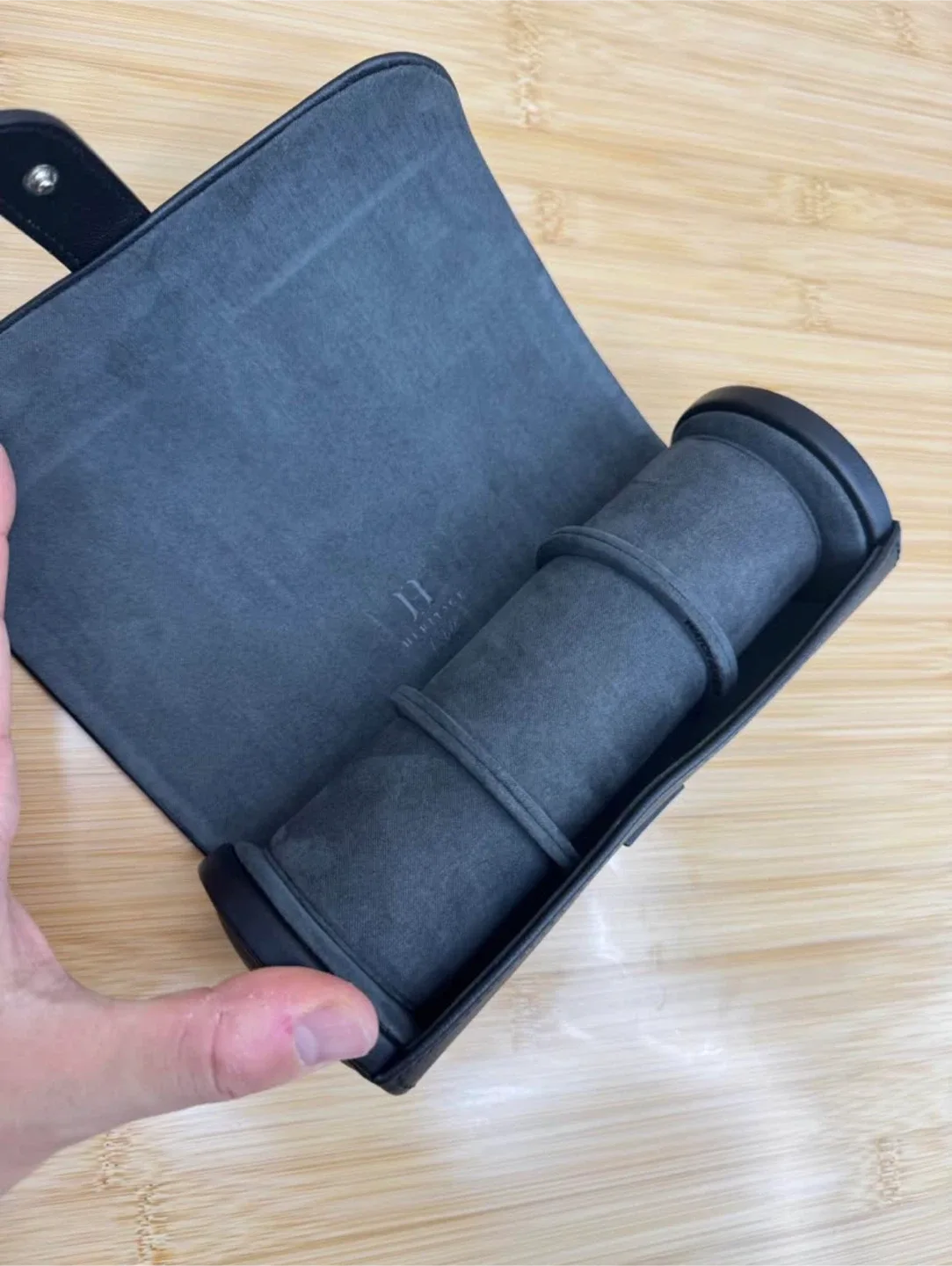 WOLF Roadster Triple Watch Roll - Black image indicator(2)