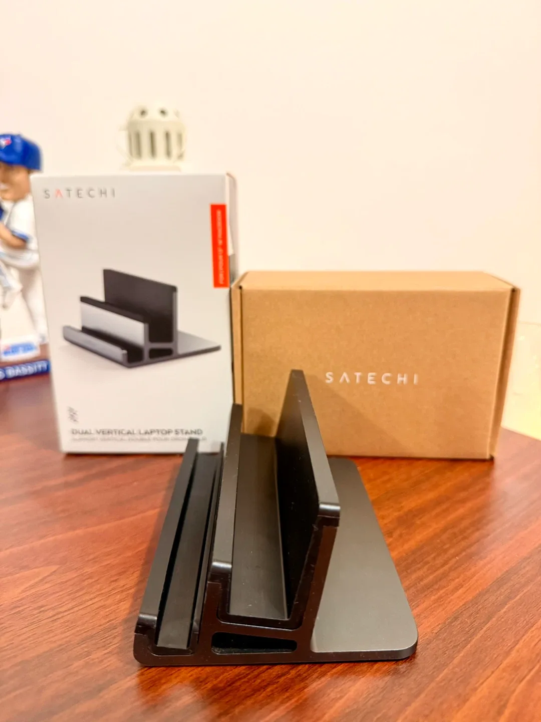SATECHI Dual Vertical Laptop Stand thumbnail