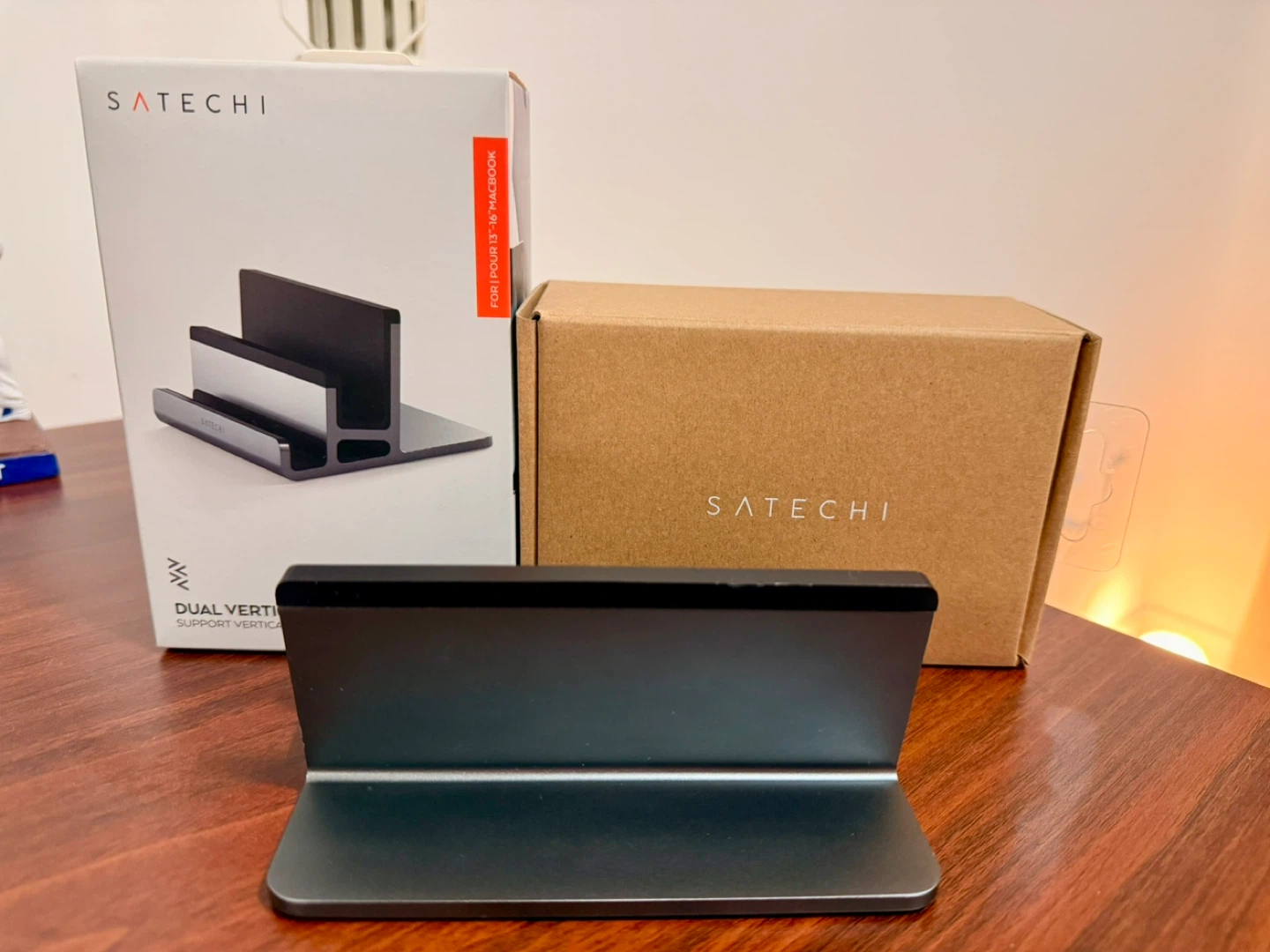 SATECHI Dual Vertical Laptop Stand - photo 4