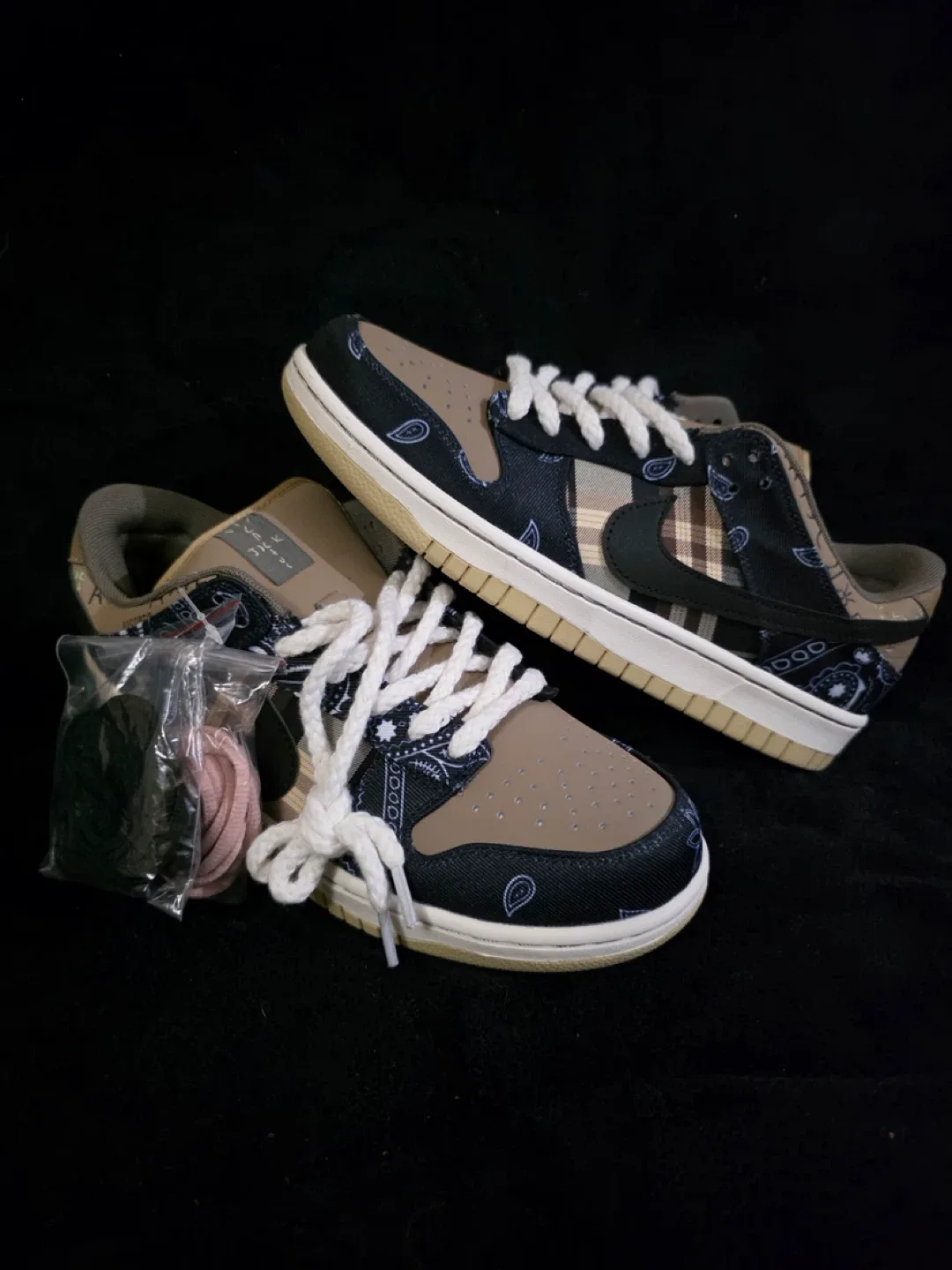 Nike SB Dunk Low Travis Scott thumbnail