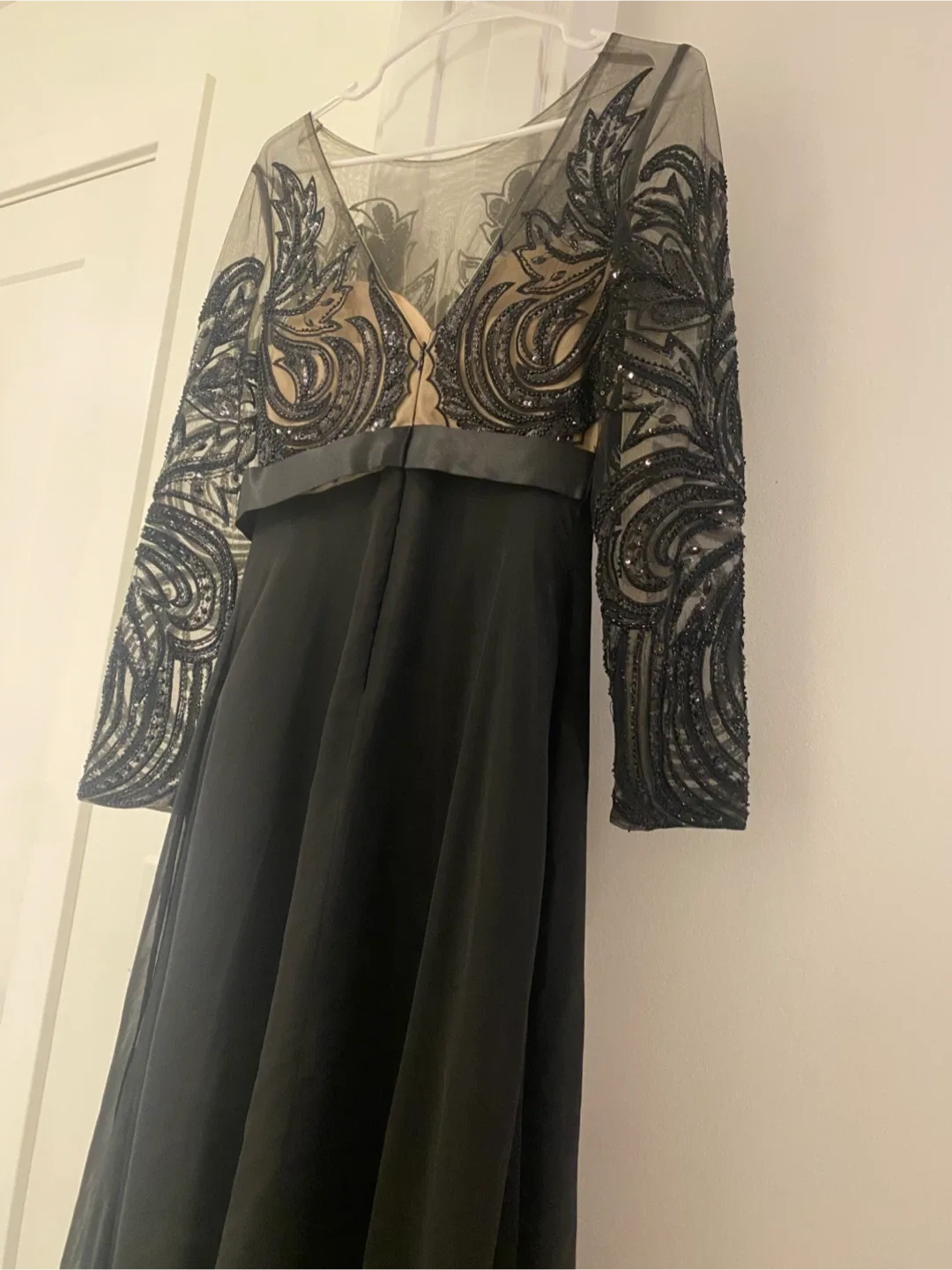 Prom Dress – Elegant Black, Size Small (Excellent Condition) image indicator(4)