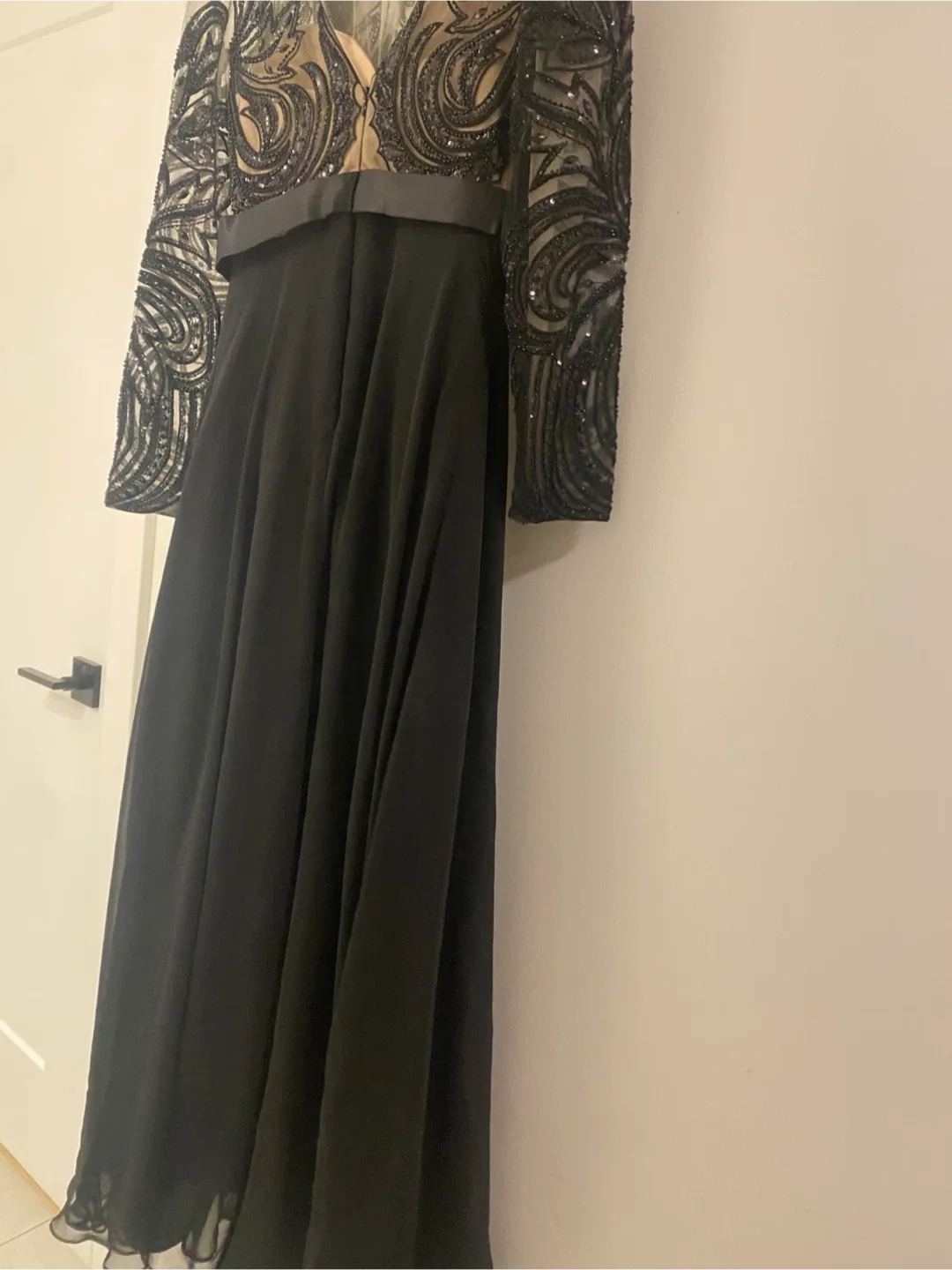 Prom Dress – Elegant Black, Size Small (Excellent Condition) image indicator(5)