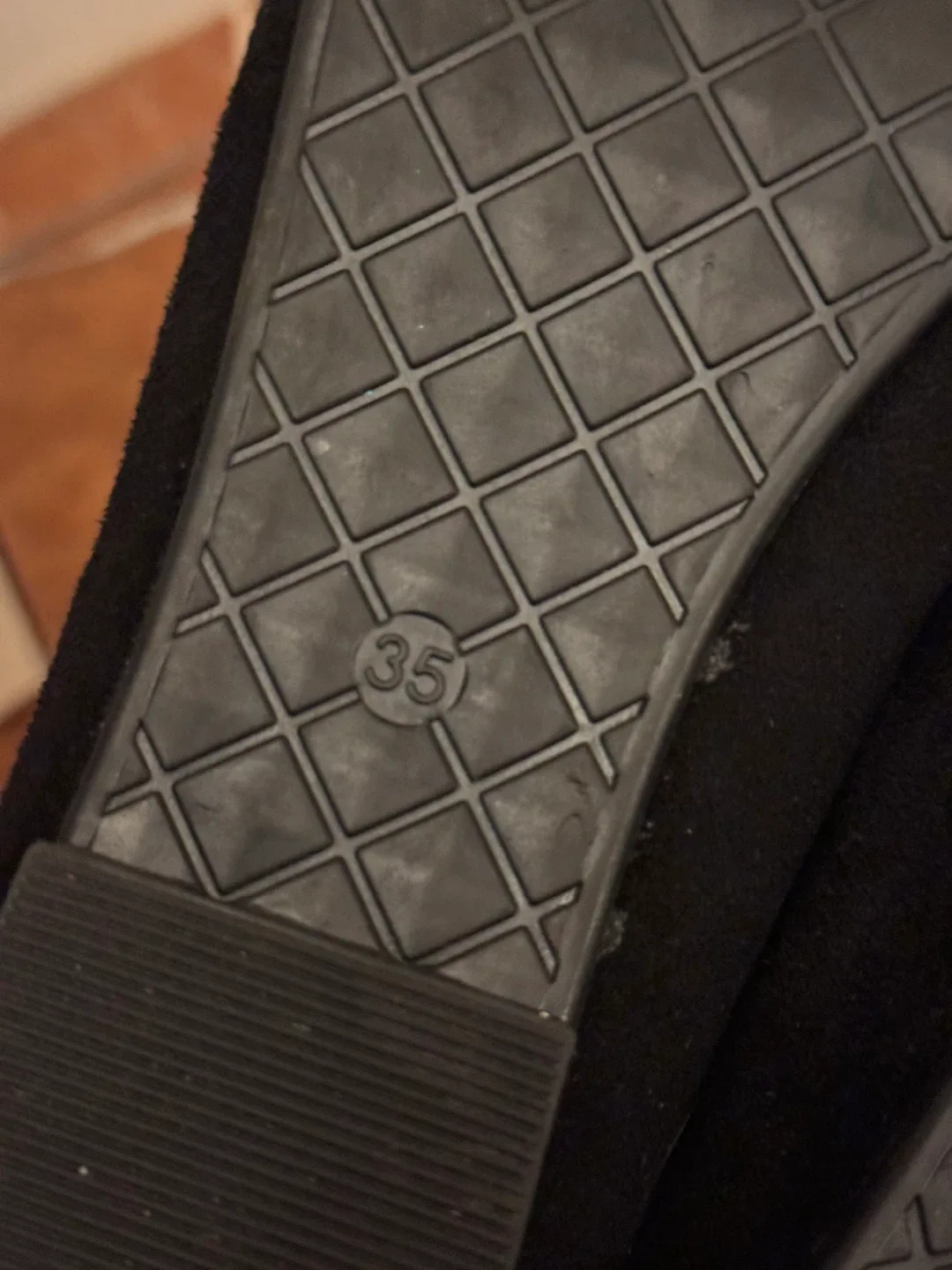 Black Pearl Flats image indicator(2)