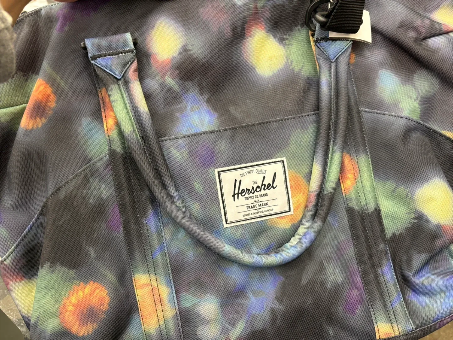 Herschel Supply Co. Floral Tote Bag image indicator(4)
