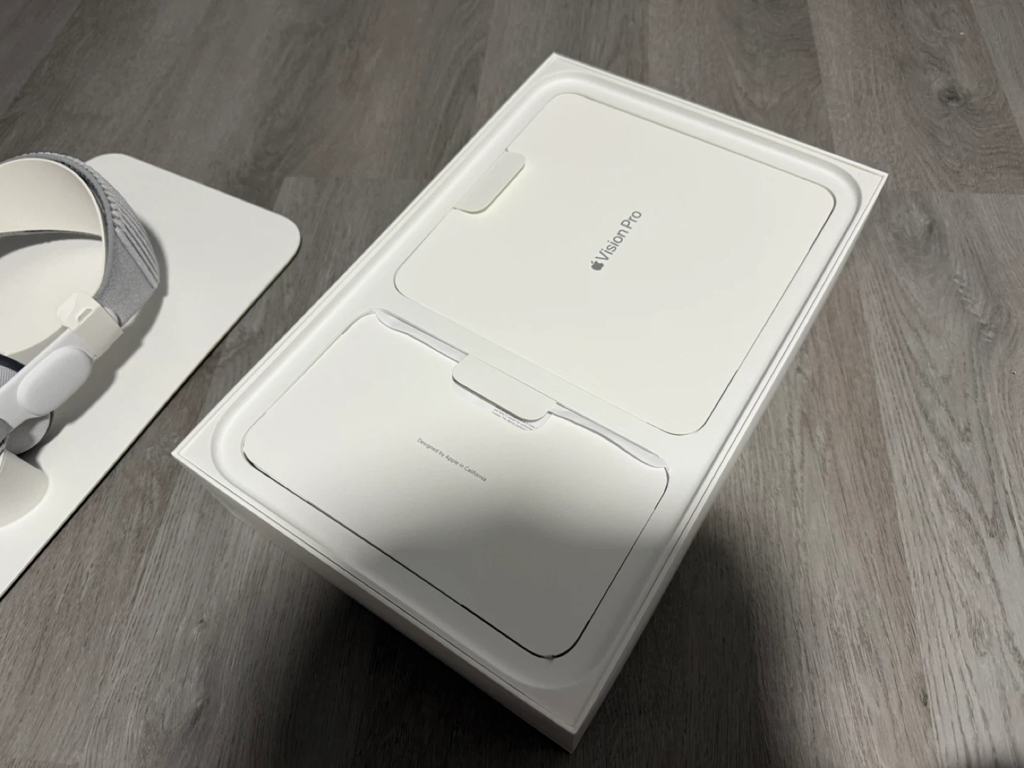 New Apple Vision Pro with Box - photo 2