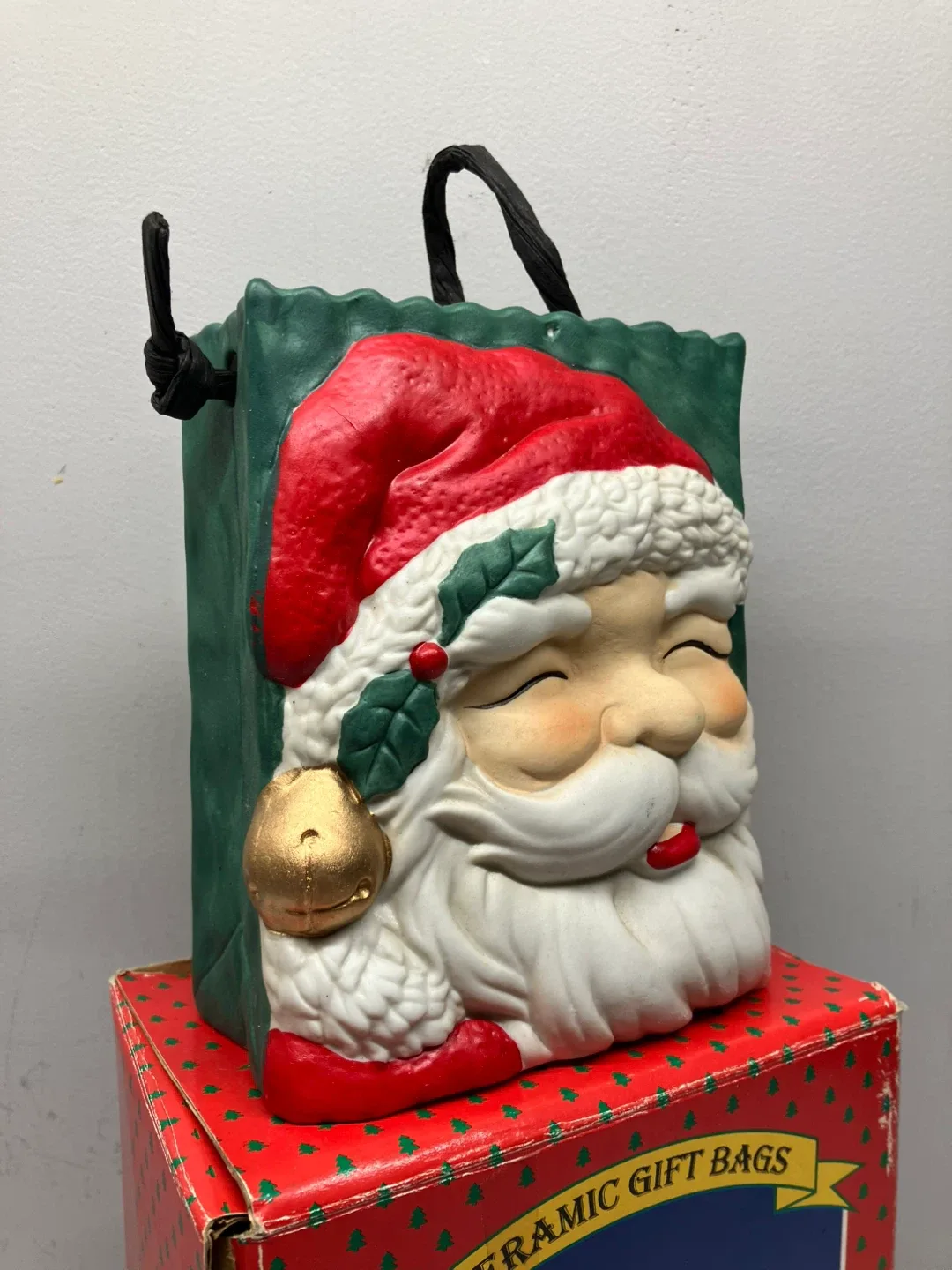 Vintage Santa Claus Ceramic Gift Bag - 5” x 6” x 2” image indicator(8)