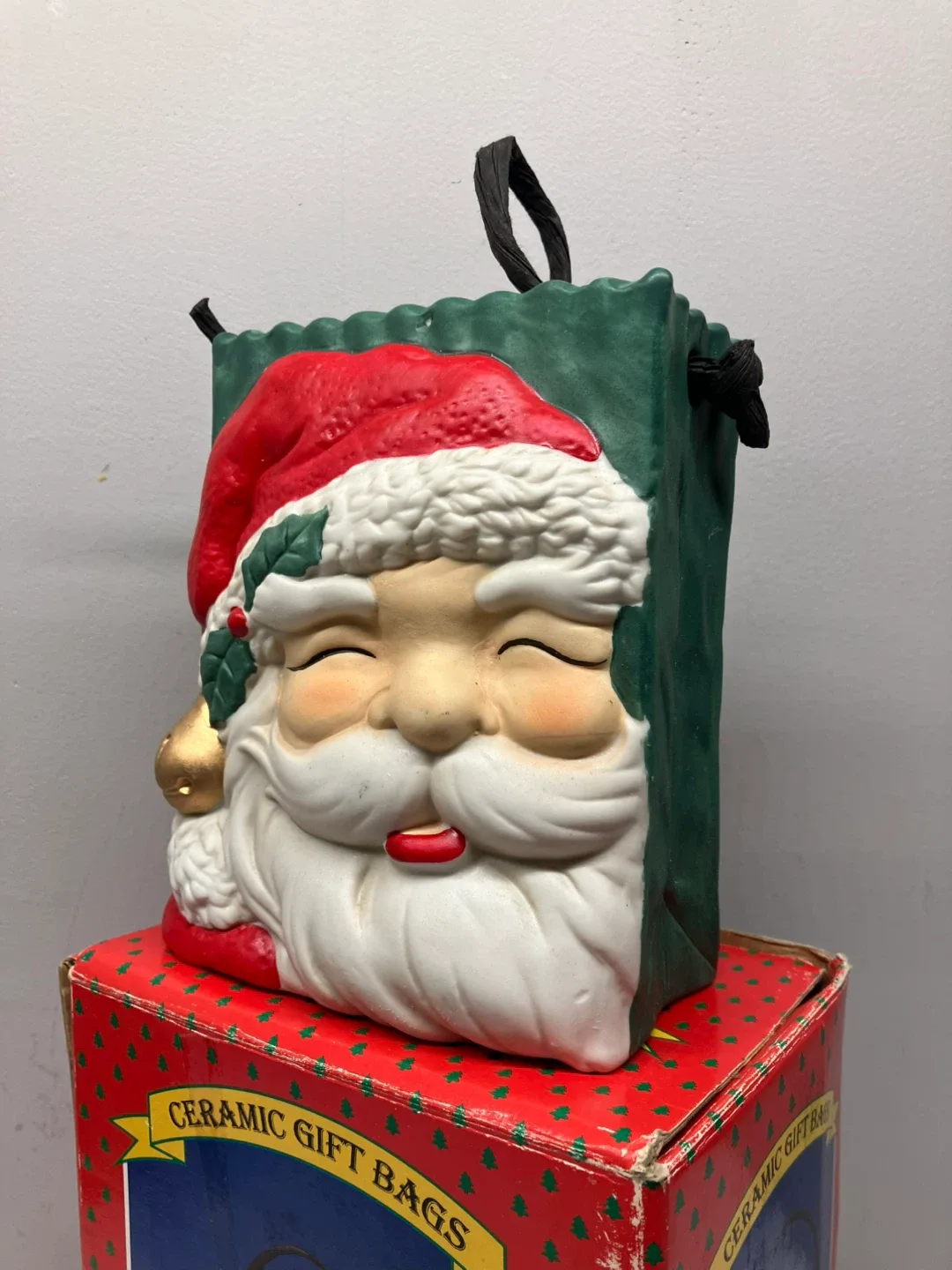 Vintage Santa Claus Ceramic Gift Bag - 5” x 6” x 2” image indicator(4)