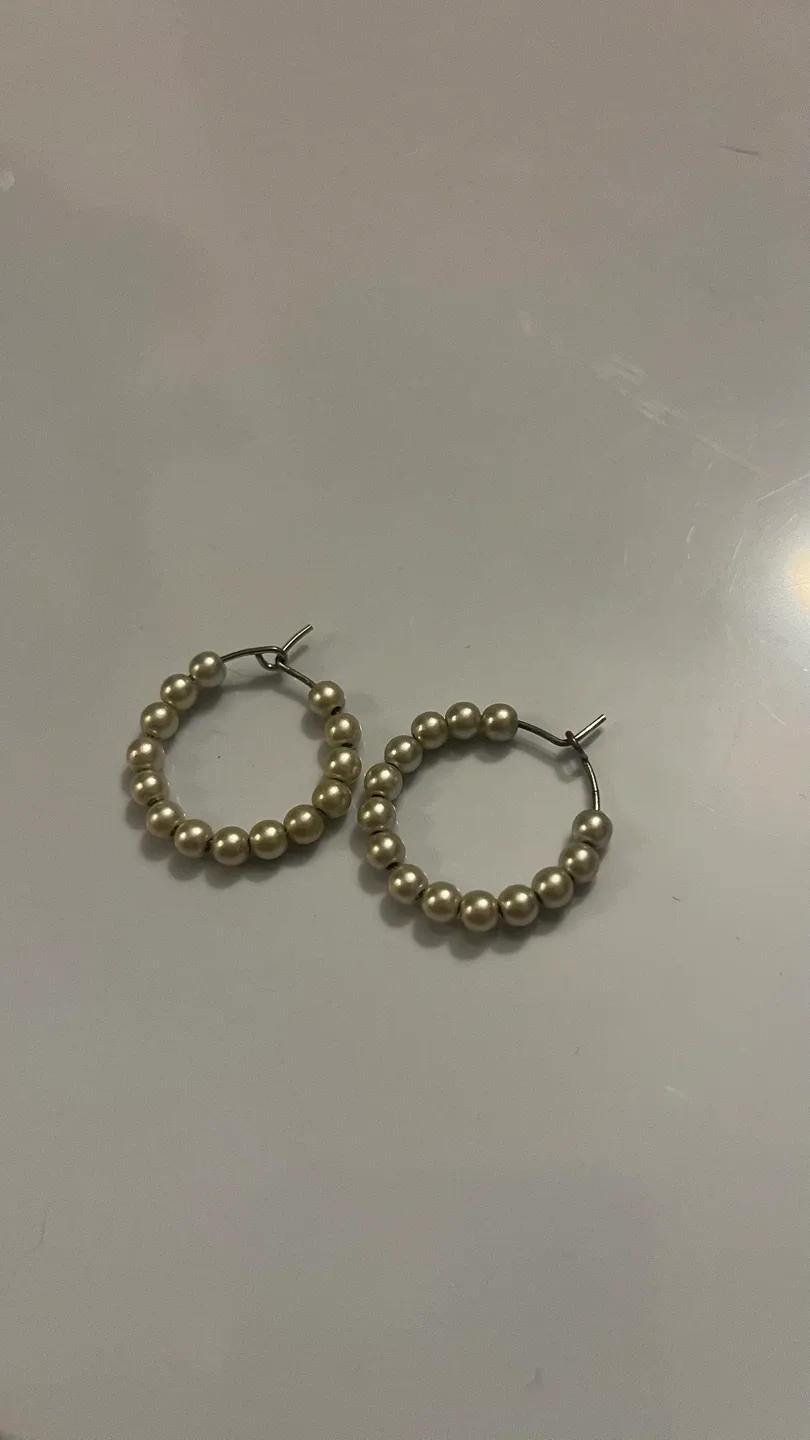 Pearl Hoop Earrings image indicator(2)