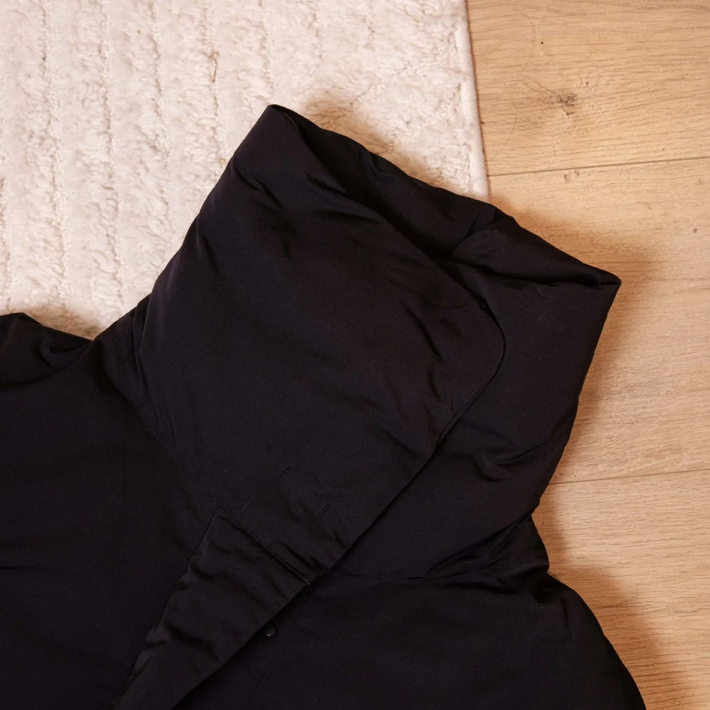 Uniqlo Black Hooded Puffer Jacket - Small image indicator(3)