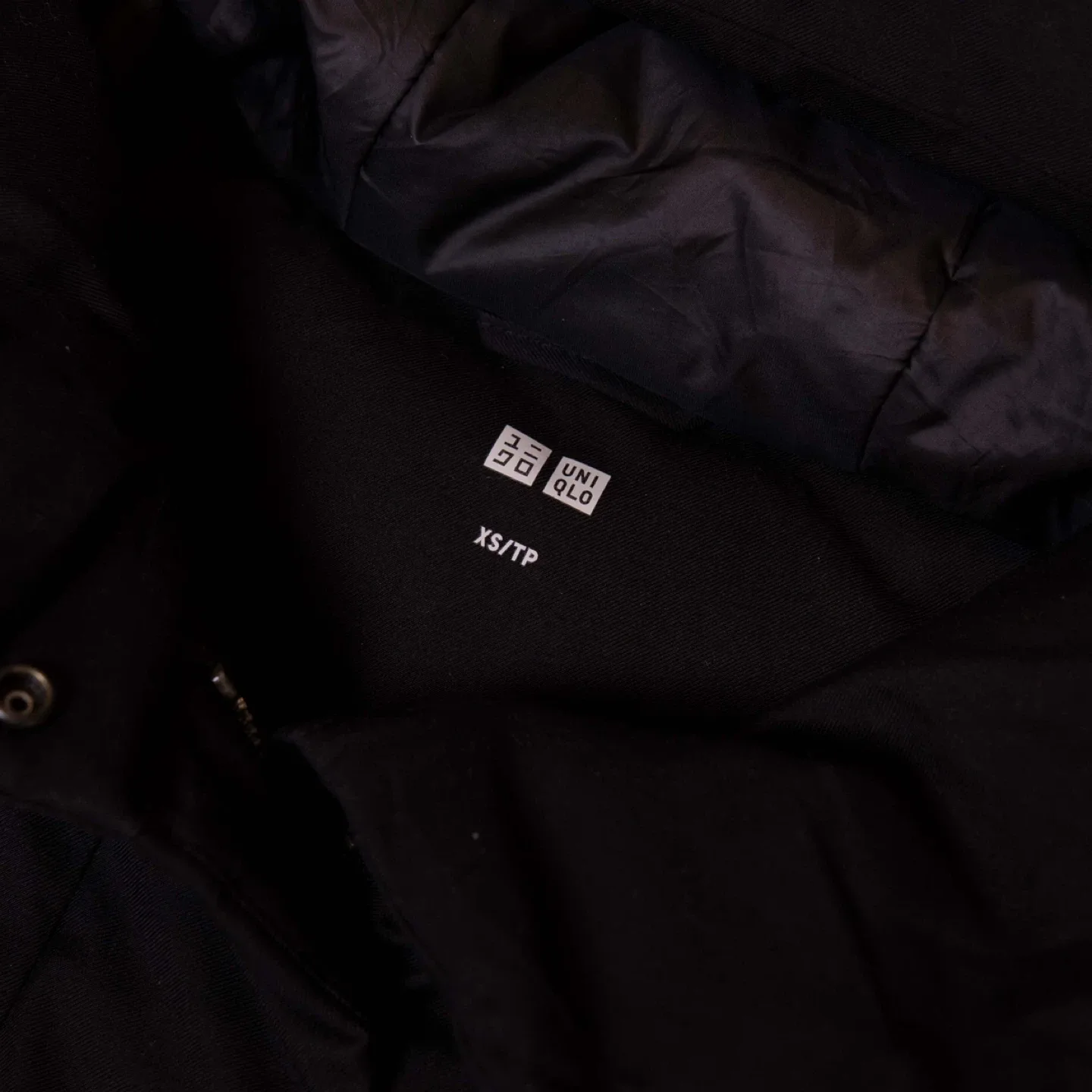 Uniqlo Black Down puffer Jacket - Size XS image indicator(3)