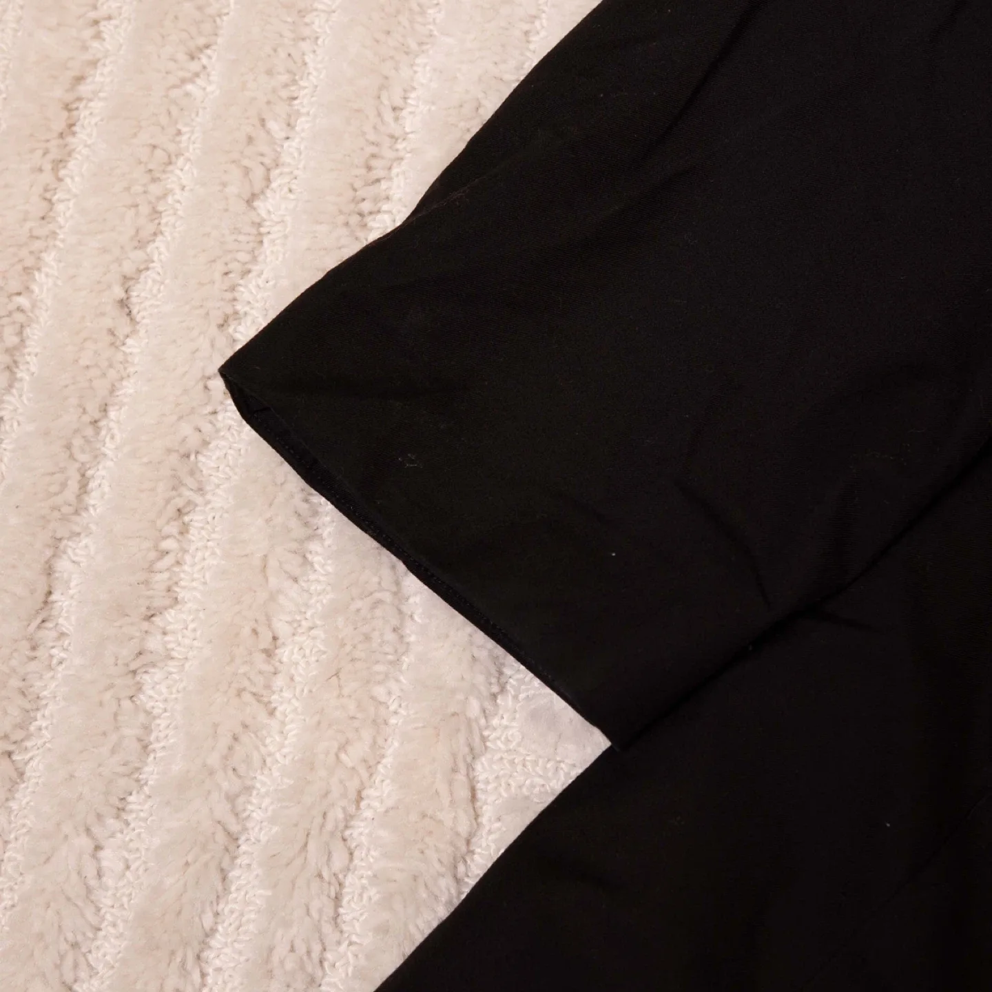 Uniqlo Black Down puffer Jacket - Size XS image indicator(4)