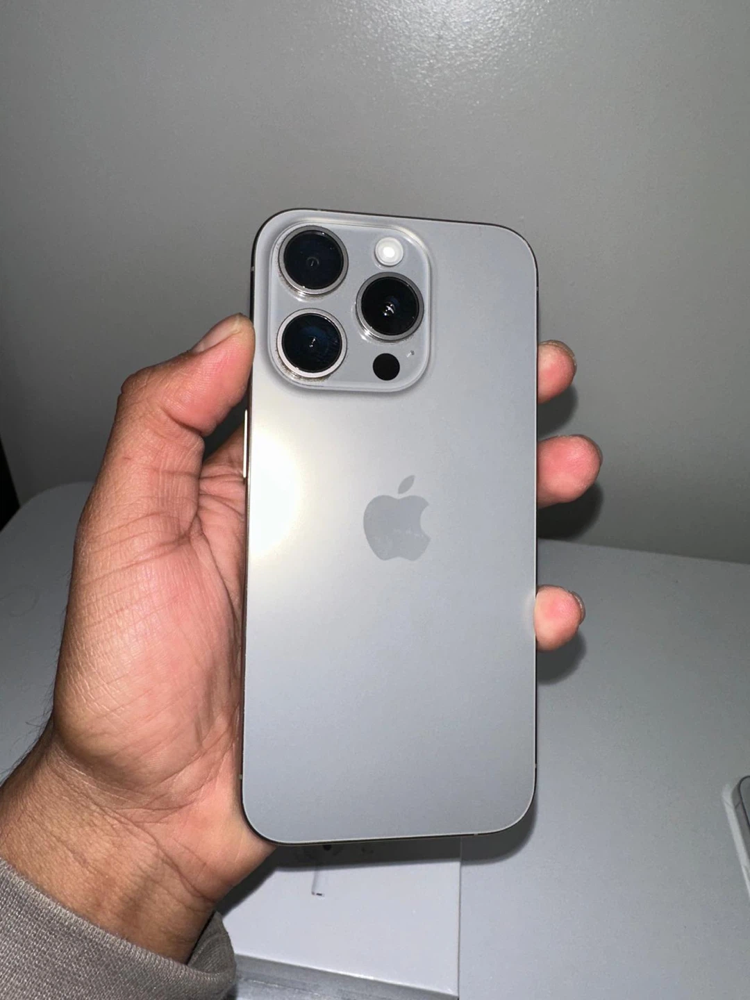 iPhone 15 pro 128 gb **Free Airpods/Fast Charging**