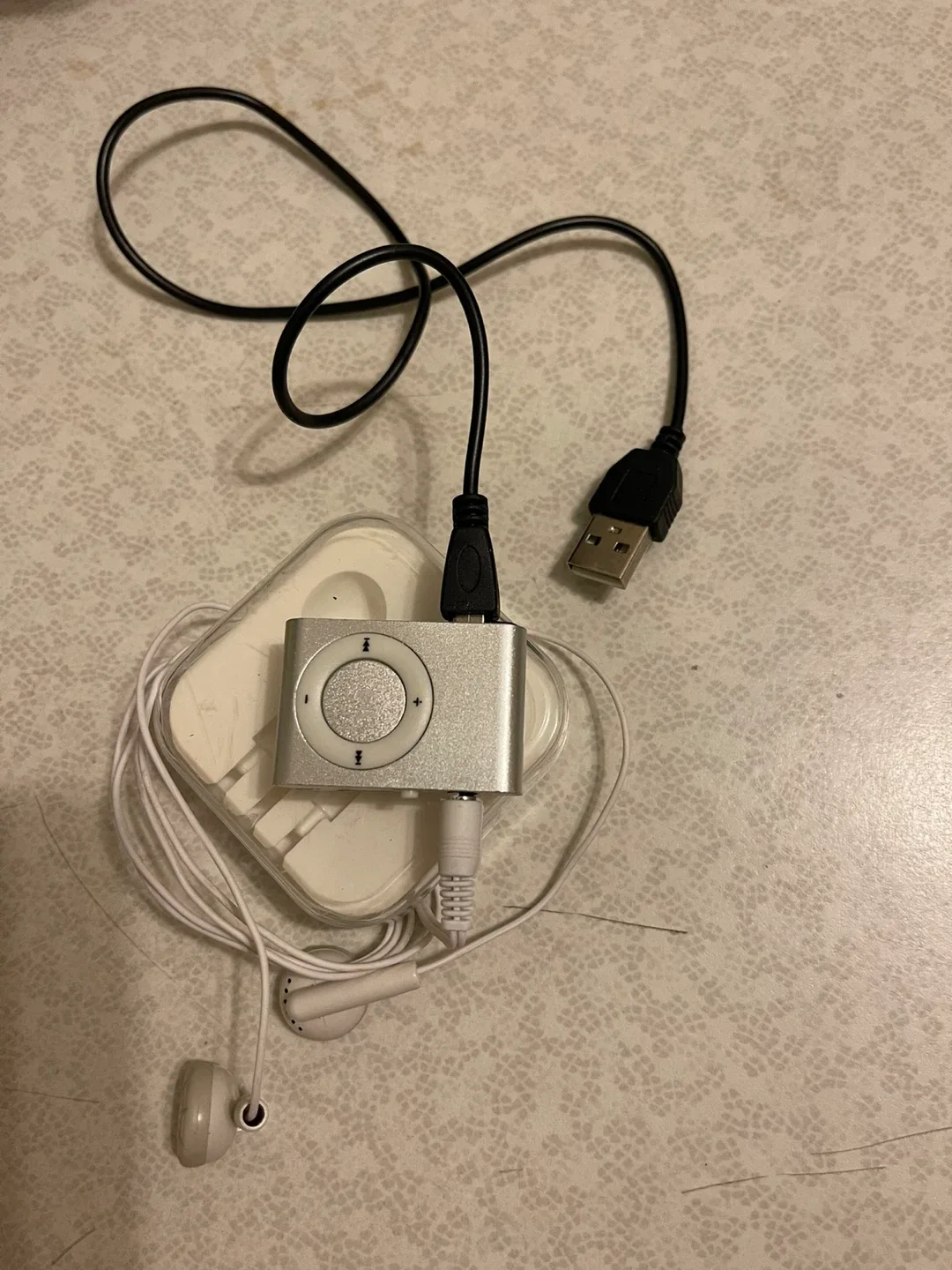 iPod Shuffle (Silver) with Headphones image indicator(2)
