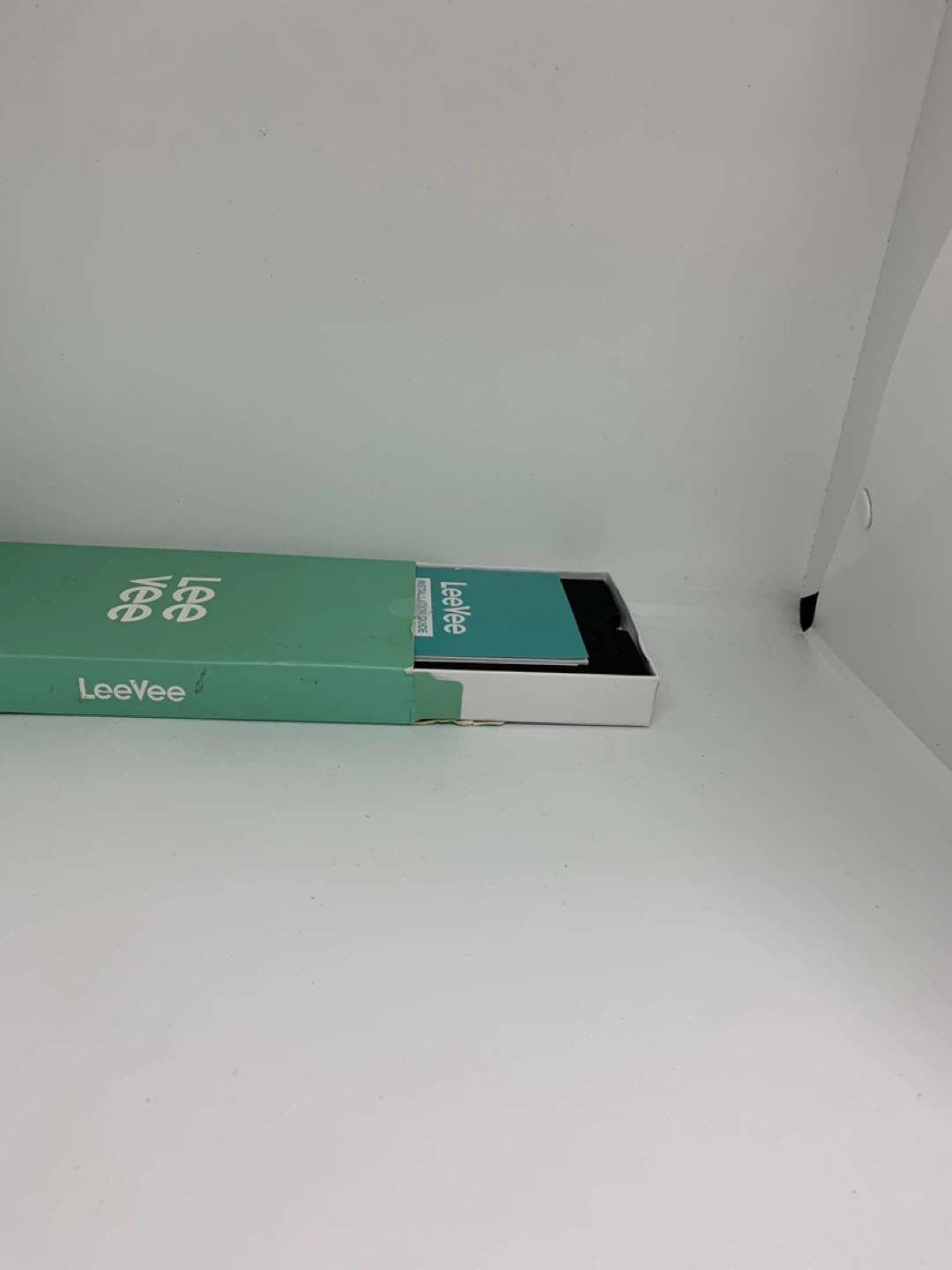 LeeVee Battery Replacement Kit for iPhone - photo 2