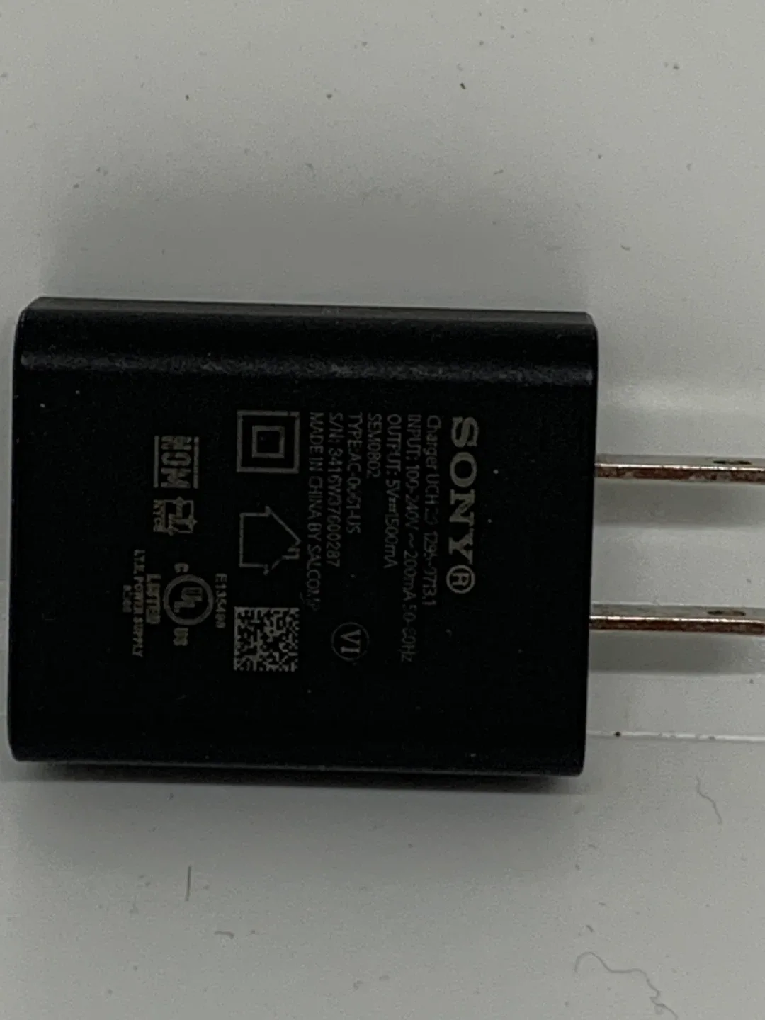 Sony Charger UCH-20 thumbnail