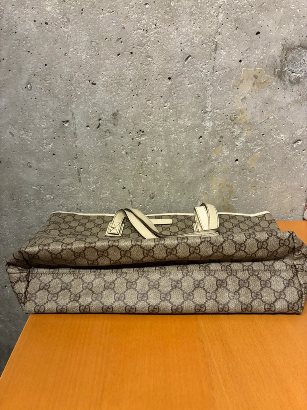 Gucci GG White Tote Bag image indicator(3)